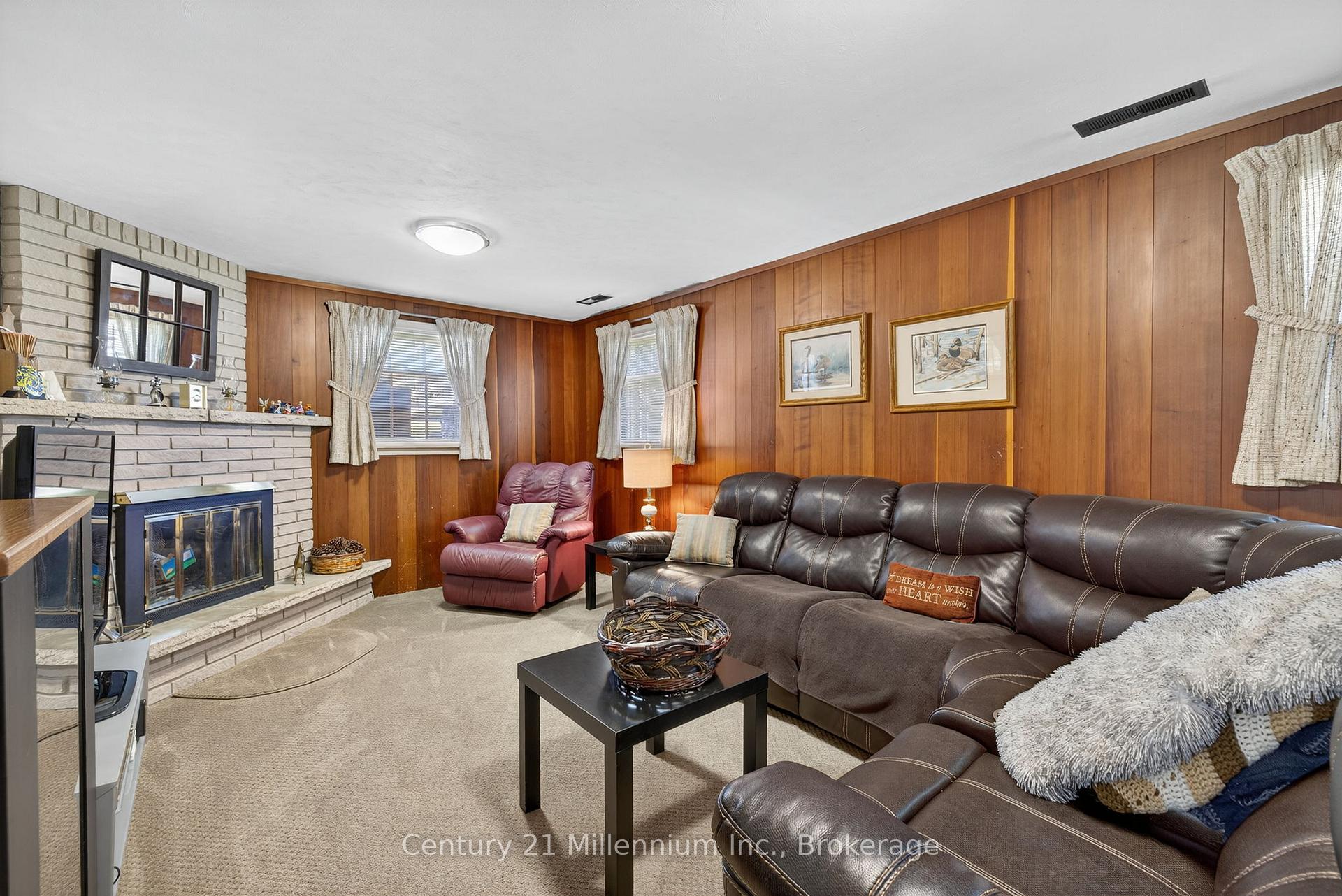 Photo 38 of 19 Crosby Drive, Kitchener — HOMEH