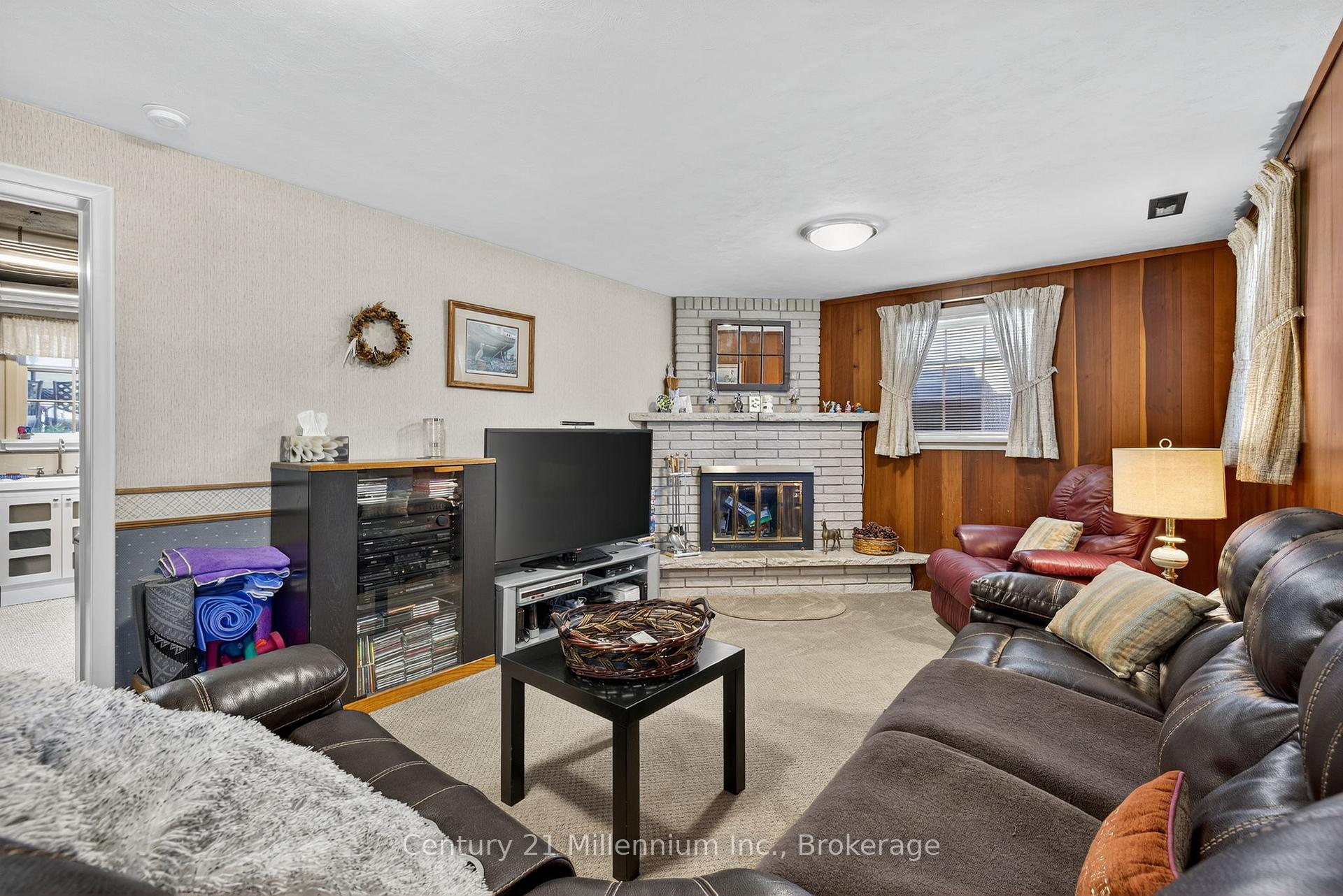 Photo 39 of 19 Crosby Drive, Kitchener — HOMEH
