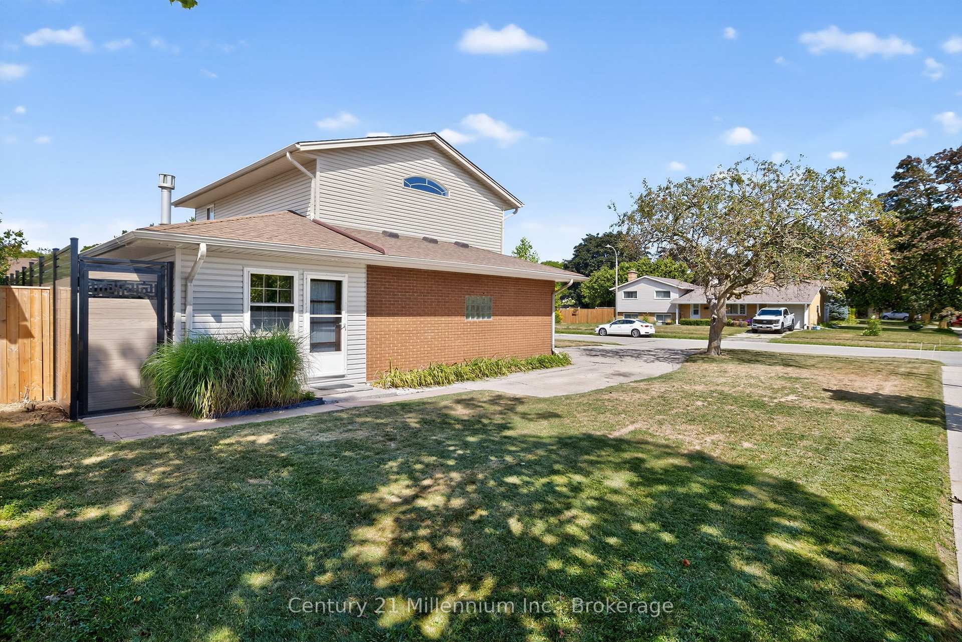 Photo 42 of 19 Crosby Drive, Kitchener — HOMEH