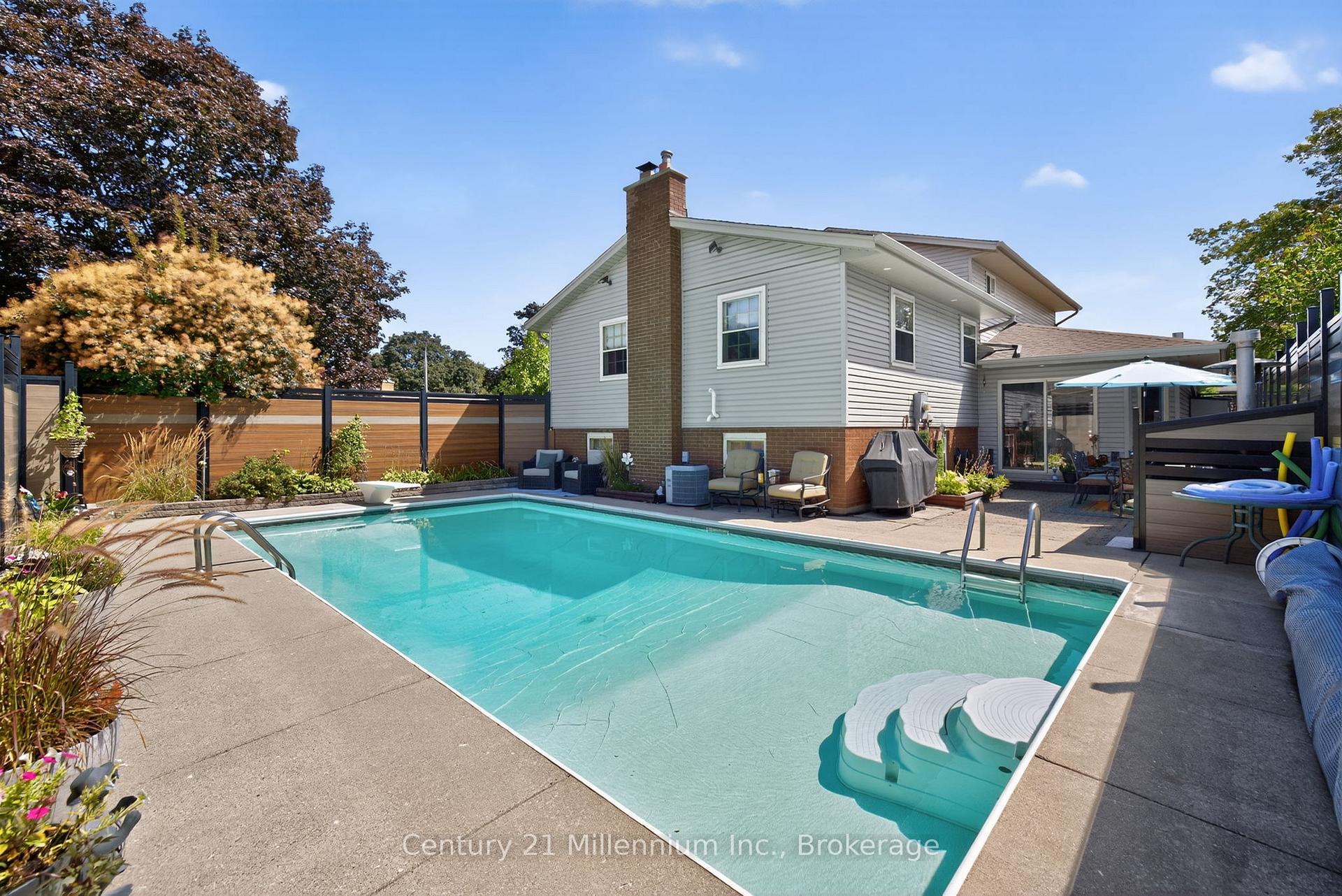 Photo 45 of 19 Crosby Drive, Kitchener — HOMEH