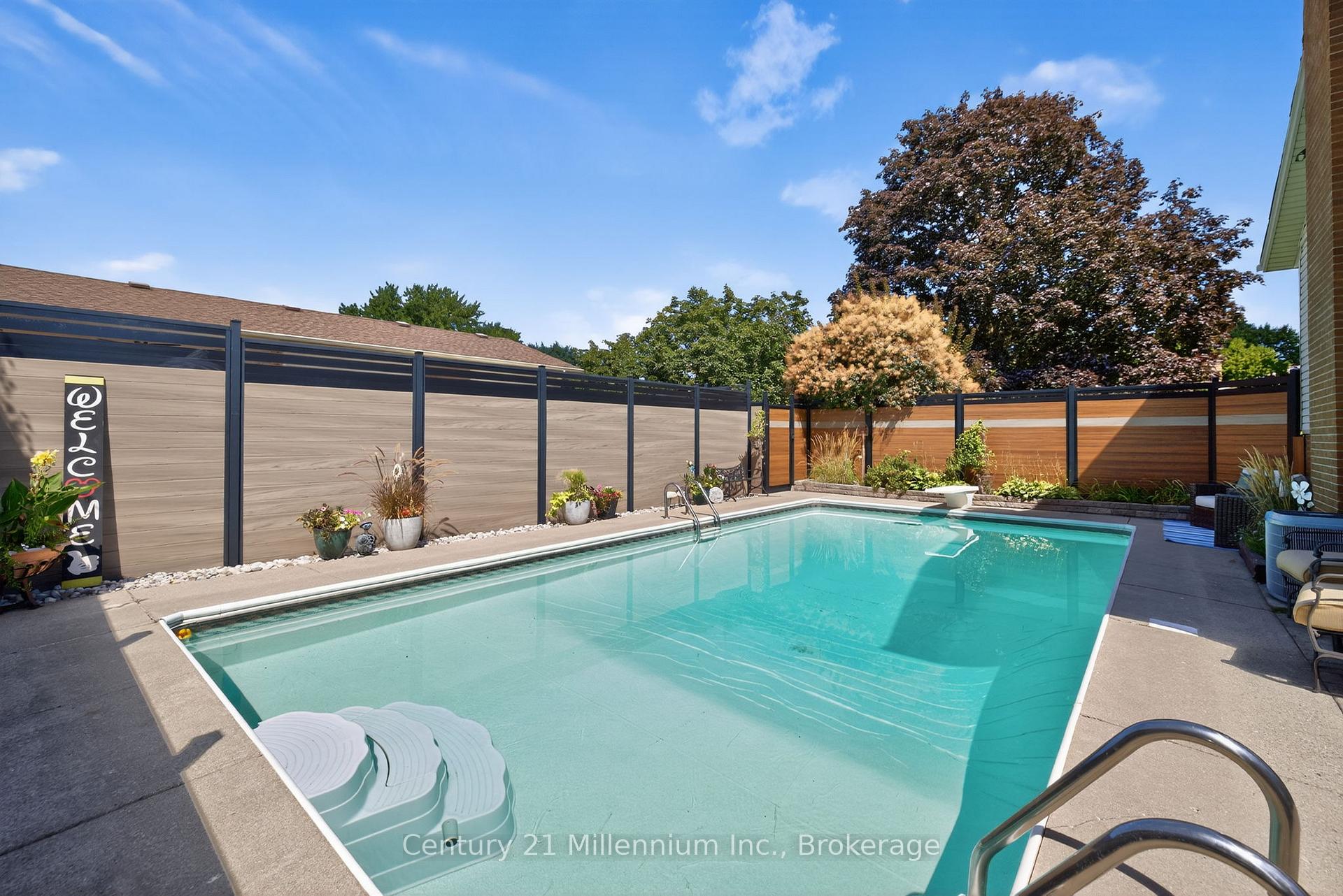 Photo 46 of 19 Crosby Drive, Kitchener — HOMEH
