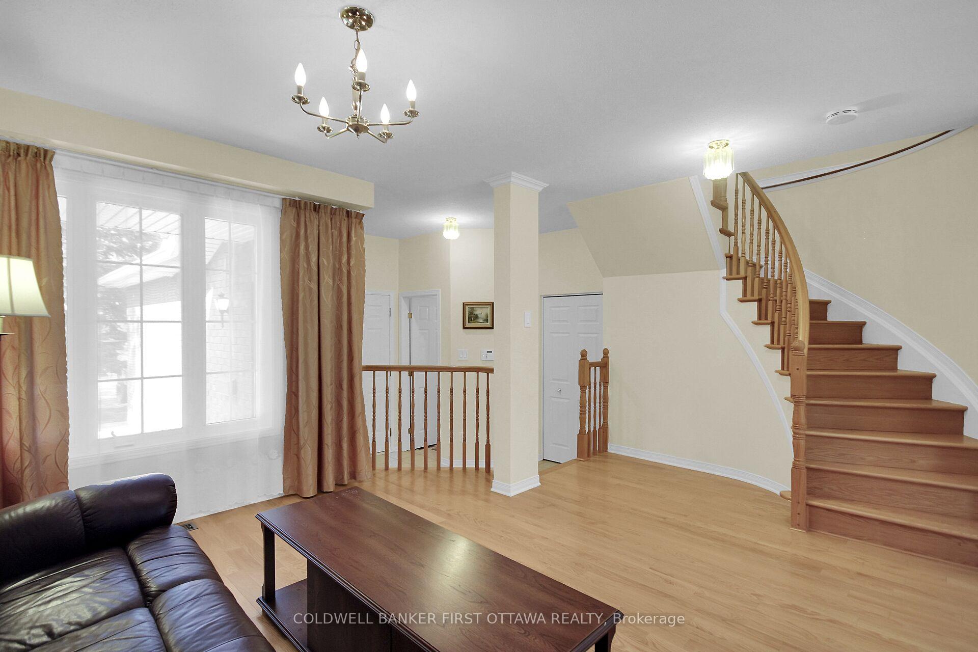 Photo 2 of 41 Tobermory Crescent, Ottawa, Kanata - Morgan's Grant/South March — HOMEH