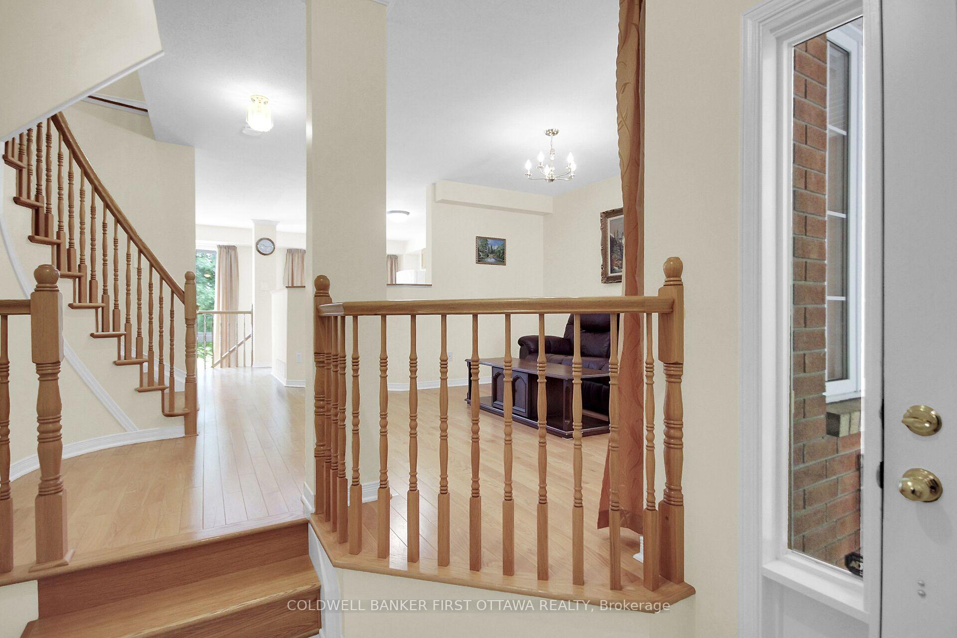 Photo 4 of 41 Tobermory Crescent, Ottawa, Kanata - Morgan's Grant/South March — HOMEH