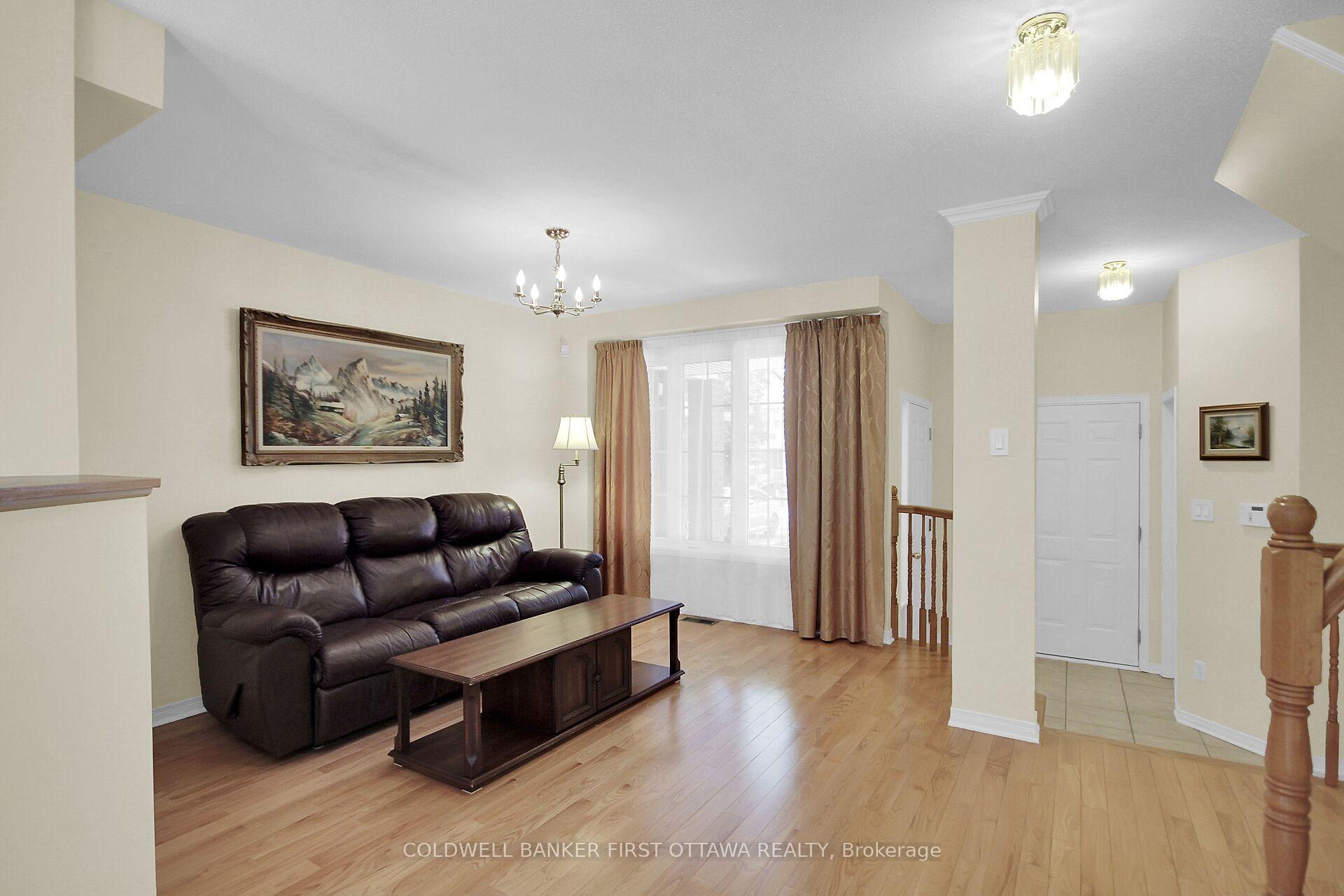 Photo 5 of 41 Tobermory Crescent, Ottawa, Kanata - Morgan's Grant/South March — HOMEH