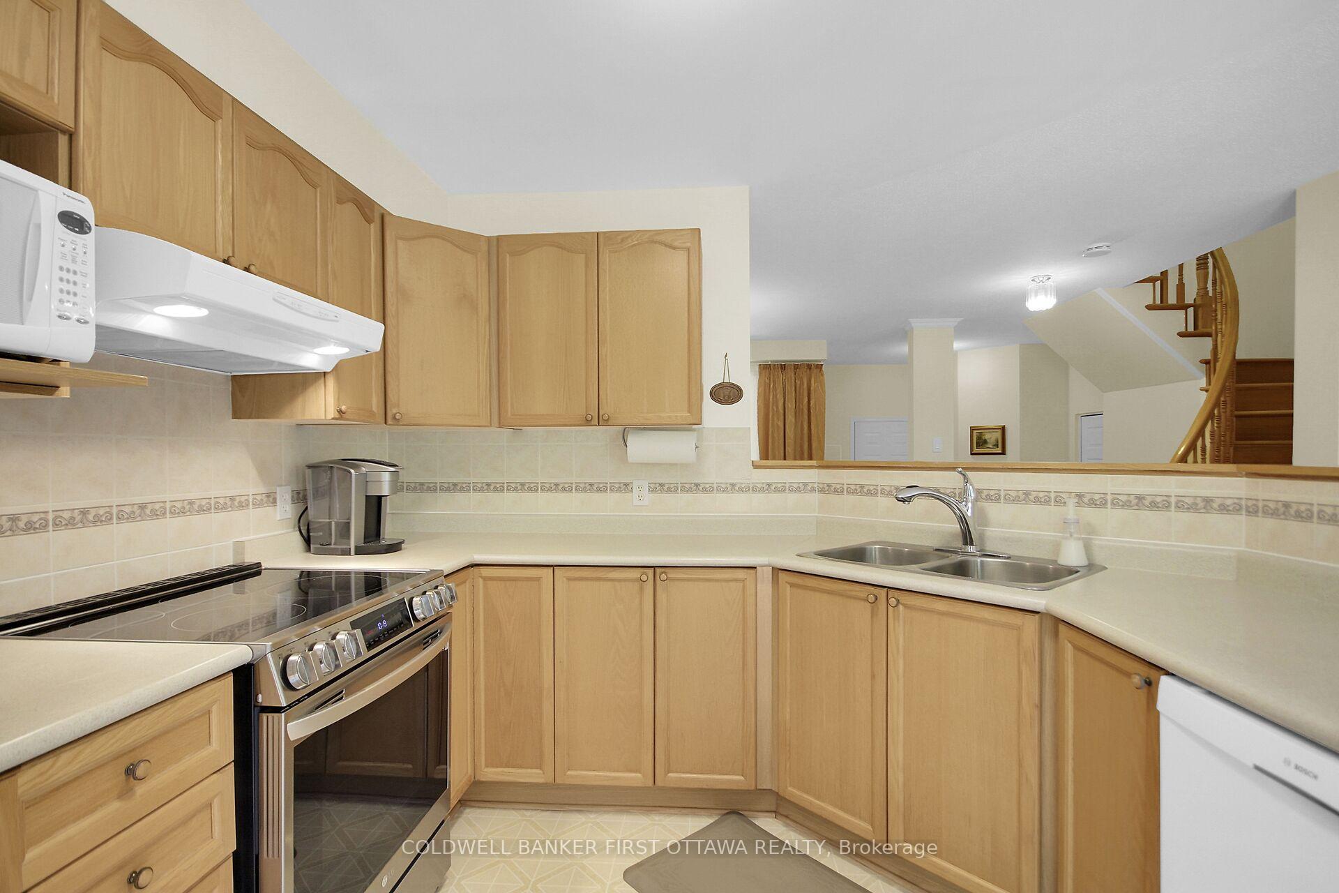 Photo 9 of 41 Tobermory Crescent, Ottawa, Kanata - Morgan's Grant/South March — HOMEH