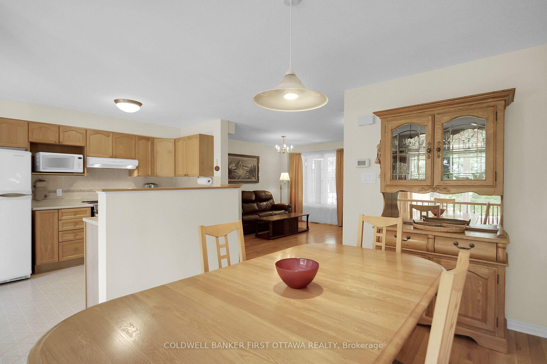 Photo 13 of 41 Tobermory Crescent, Ottawa, Kanata - Morgan's Grant/South March — HOMEH