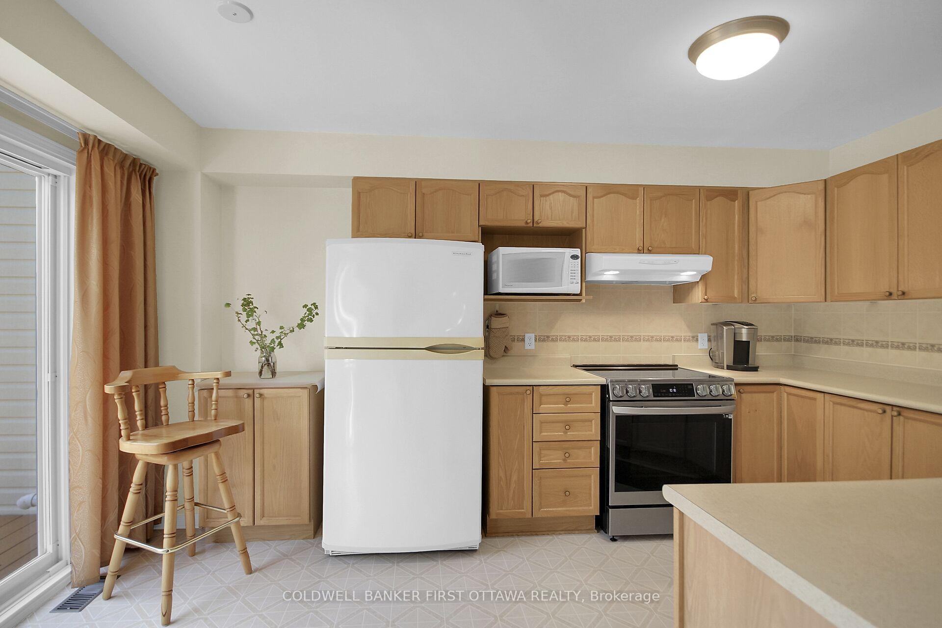 Photo 16 of 41 Tobermory Crescent, Ottawa, Kanata - Morgan's Grant/South March — HOMEH
