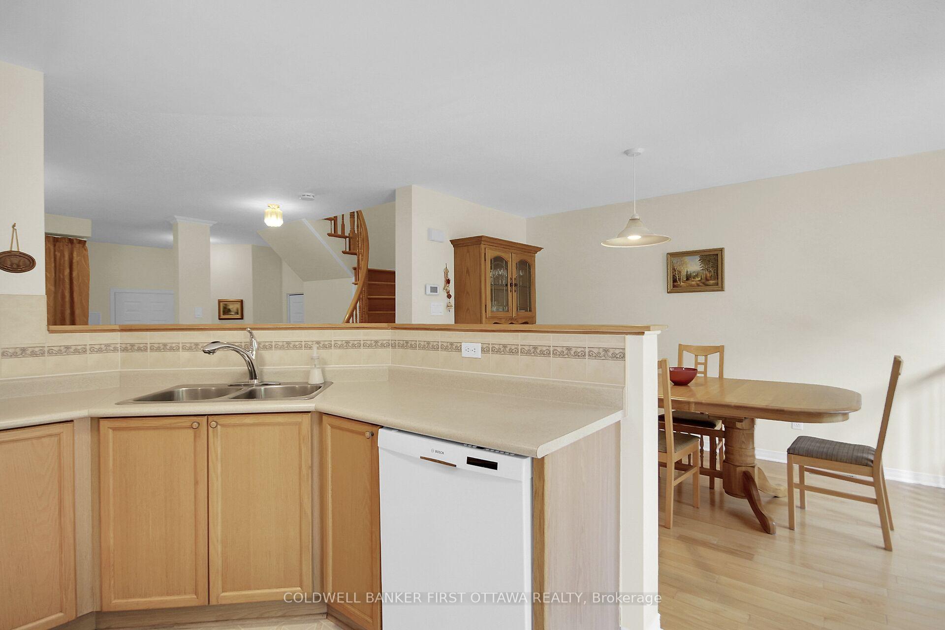 Photo 18 of 41 Tobermory Crescent, Ottawa, Kanata - Morgan's Grant/South March — HOMEH