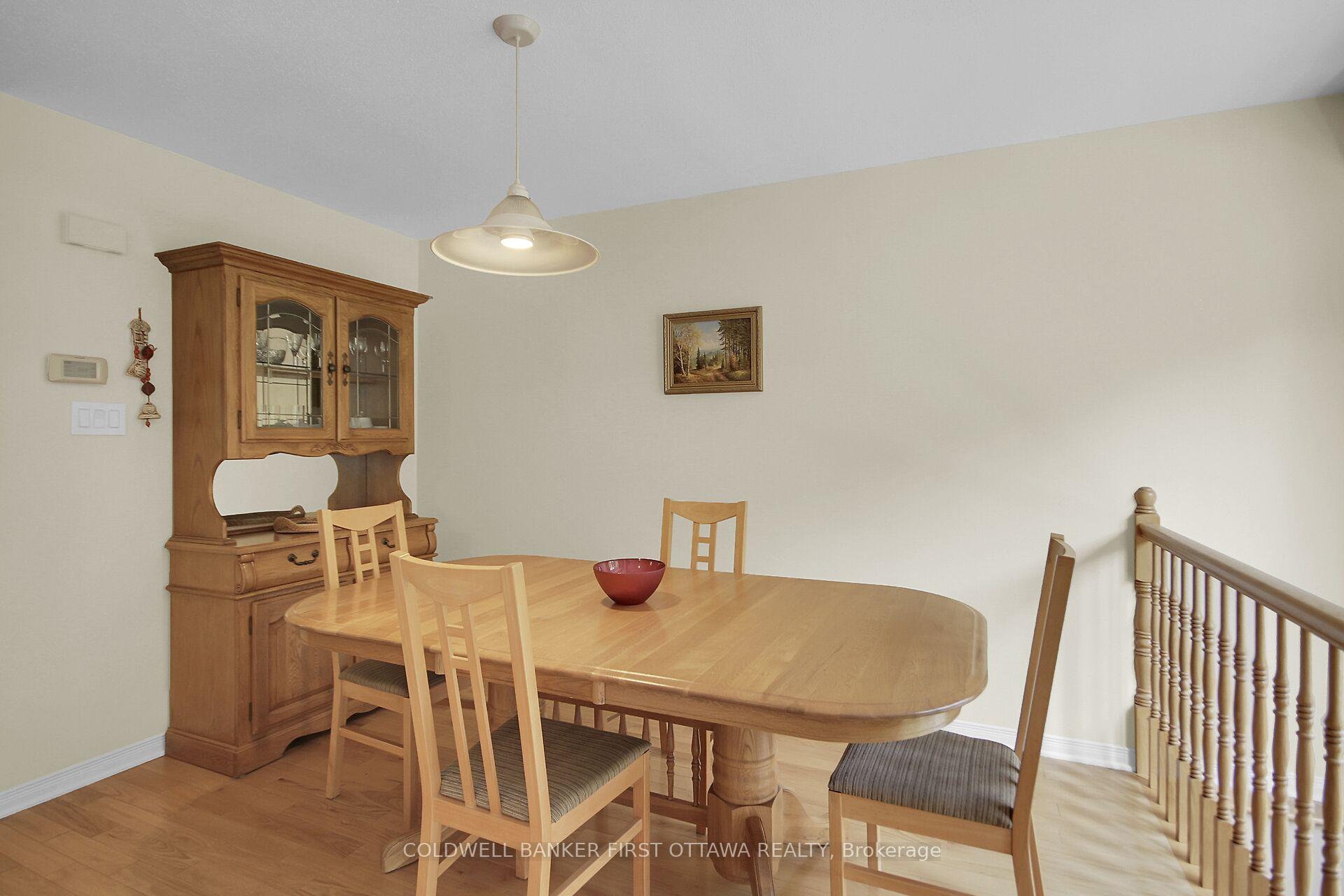 Photo 19 of 41 Tobermory Crescent, Ottawa, Kanata - Morgan's Grant/South March — HOMEH