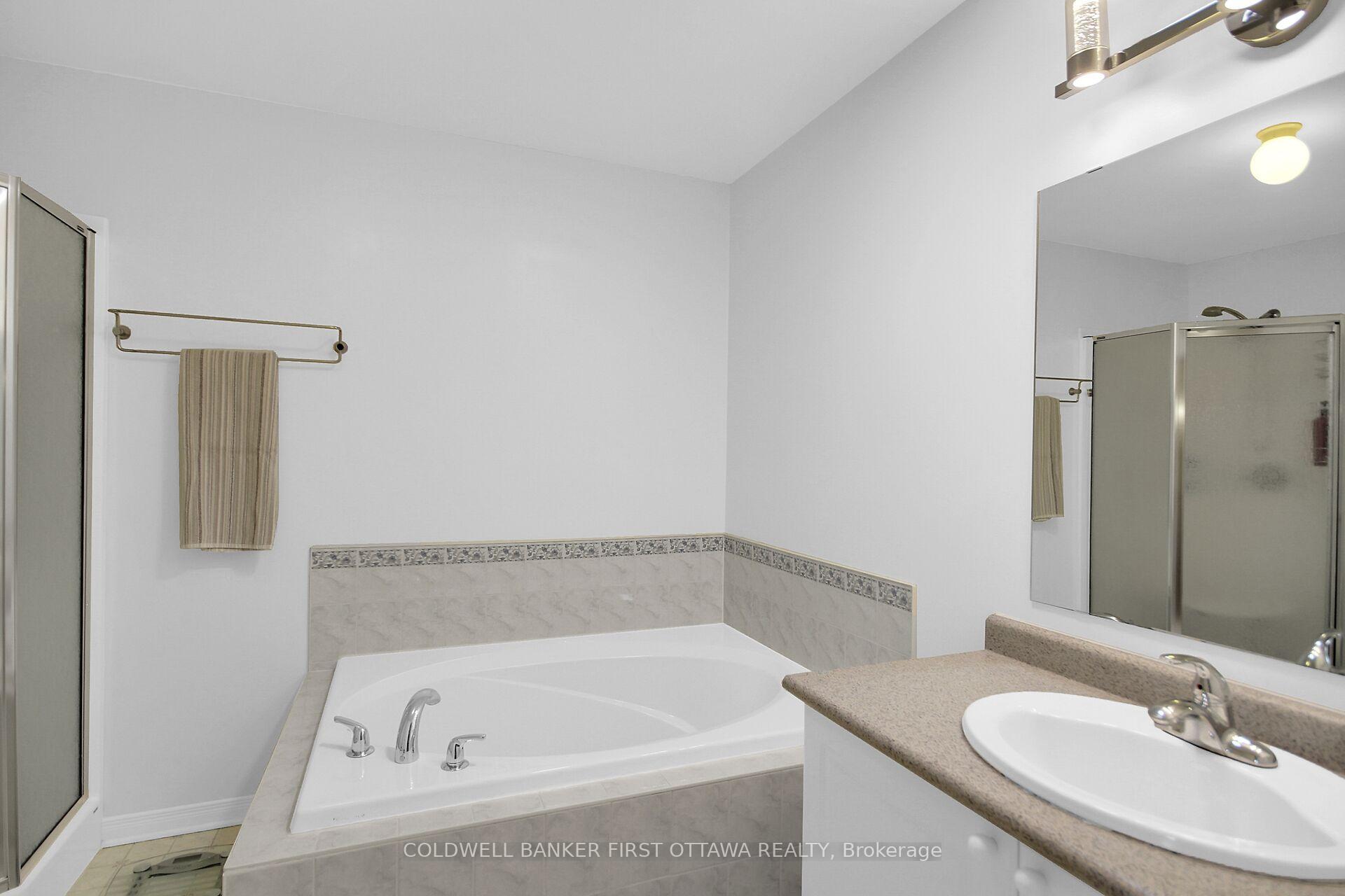 Photo 37 of 41 Tobermory Crescent, Ottawa, Kanata - Morgan's Grant/South March — HOMEH