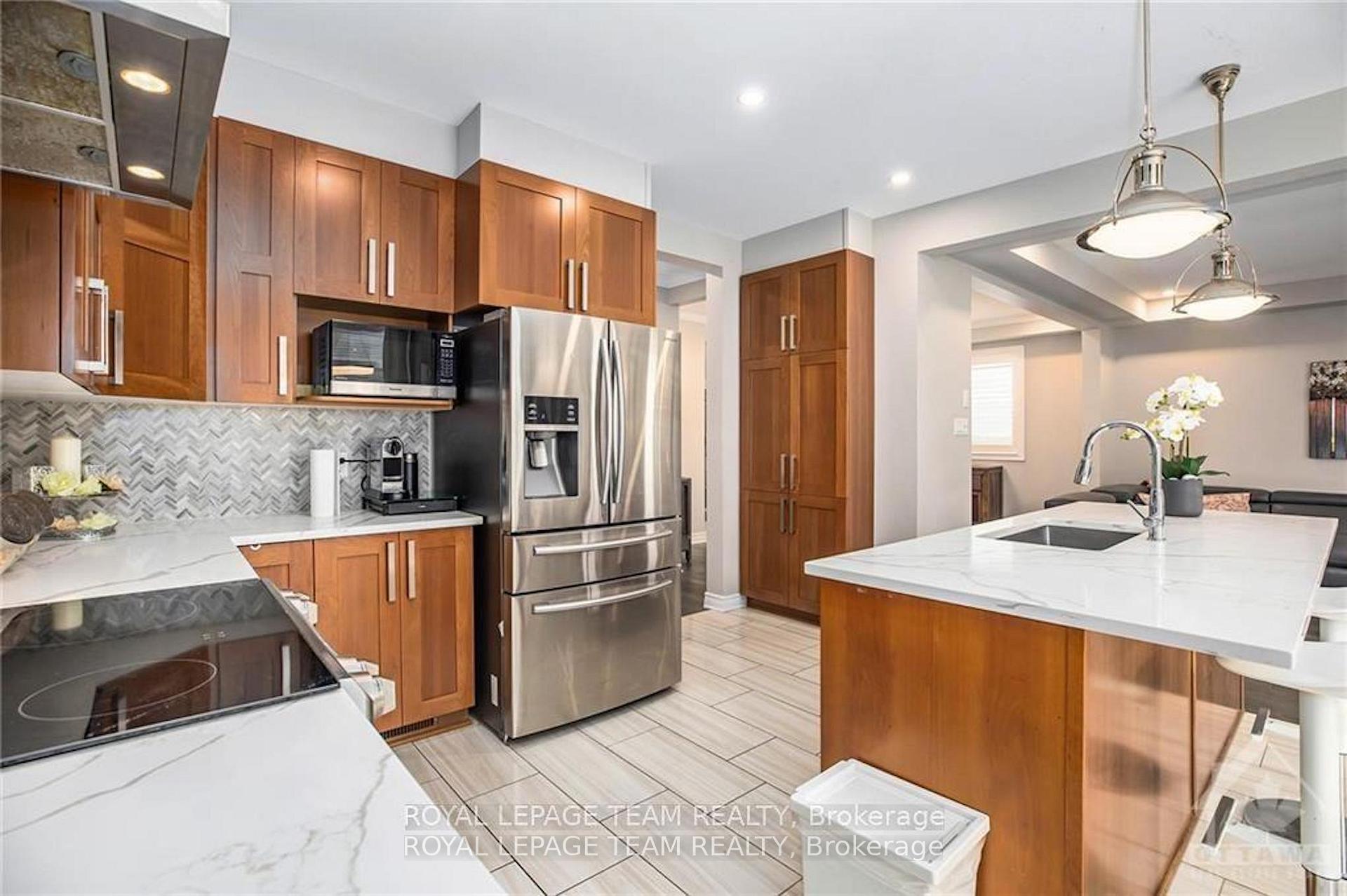 Photo 9 of 240 Saddleback Crescent, Ottawa, Kanata - Kanata Lakes/Heritage Hills — HOMEH