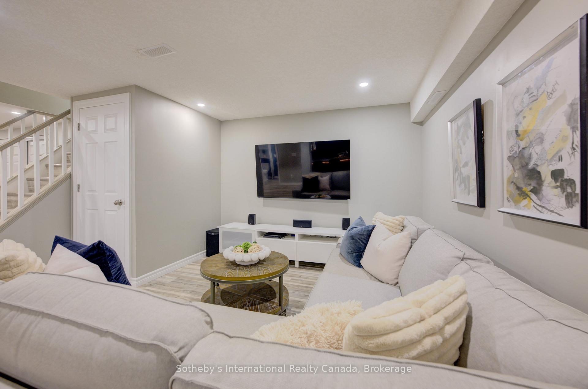 Photo 5 of 52 Hillmount Street, Kitchener — HOMEH