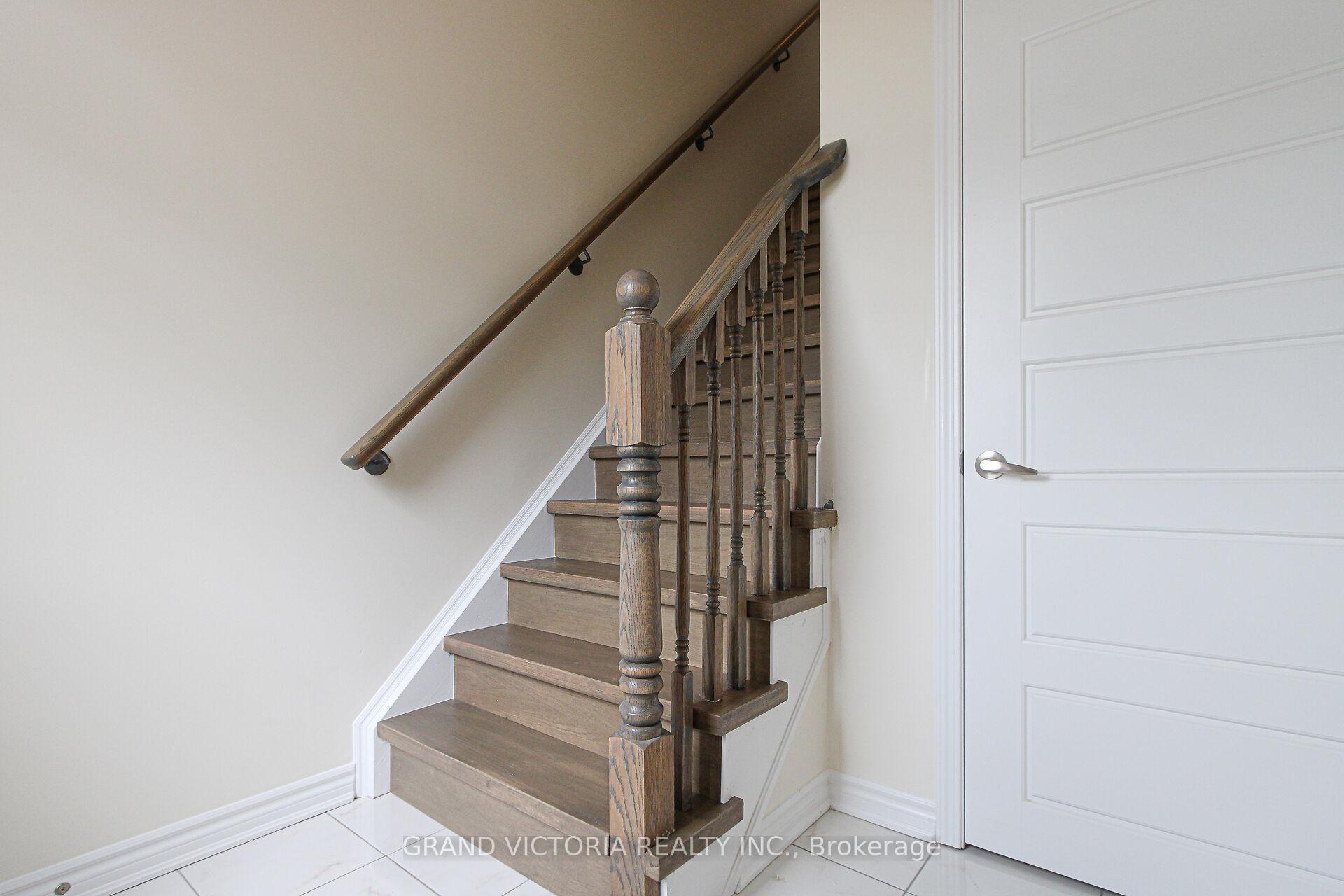 Photo 3 of Unit 9, 22 Spring Creek Drive, Hamilton, Waterdown — HOMEH