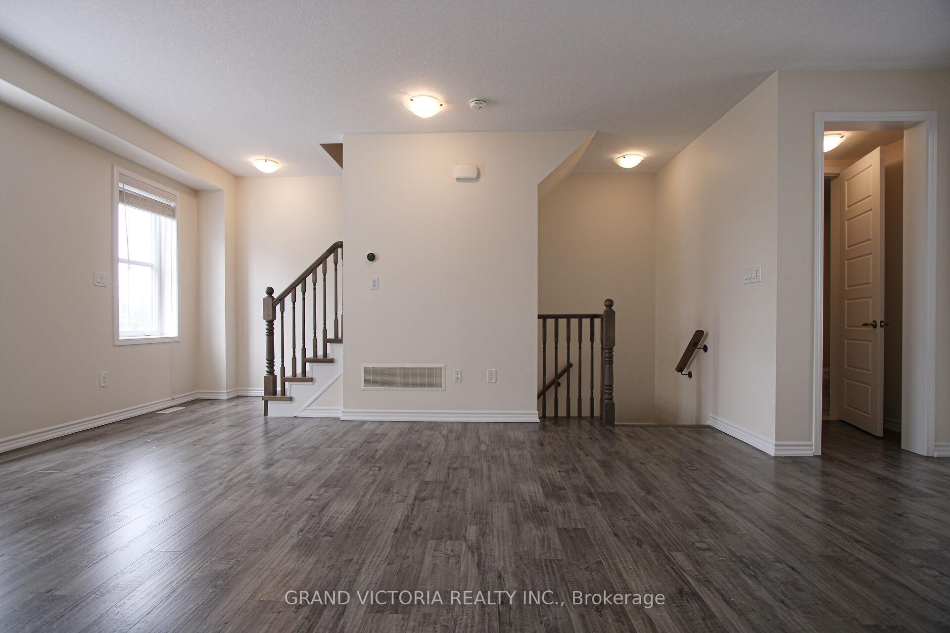 Photo 5 of Unit 9, 22 Spring Creek Drive, Hamilton, Waterdown — HOMEH