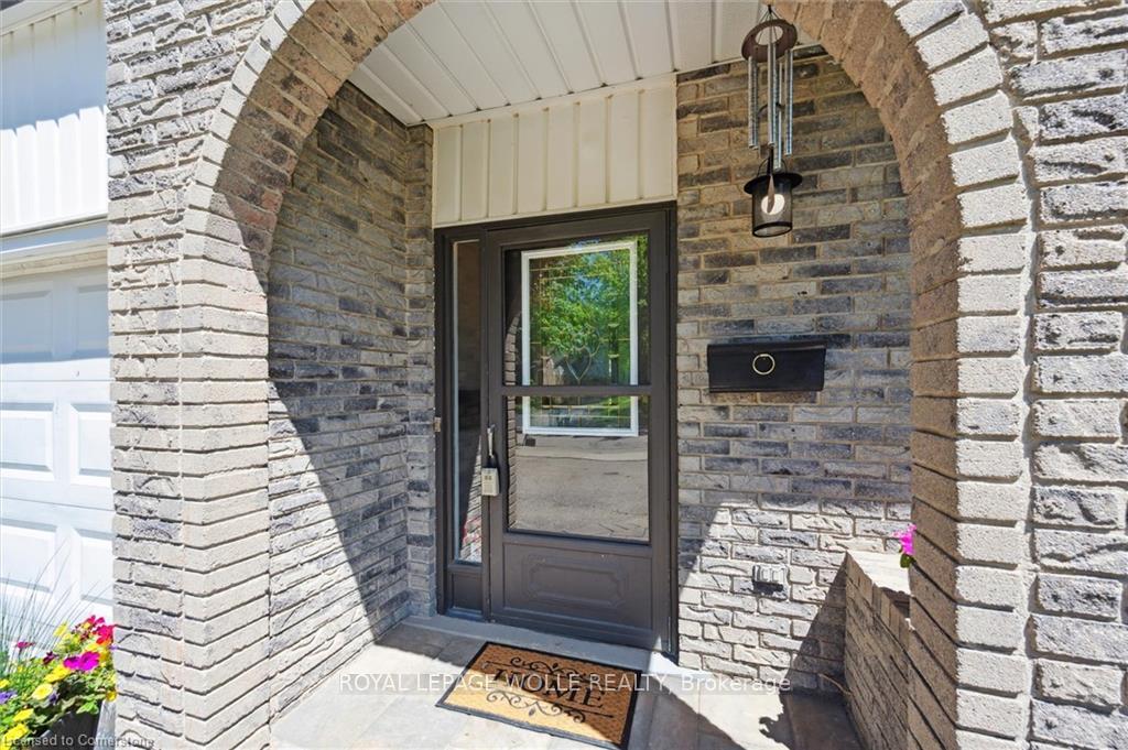 Photo 5 of 31 Driftwood Place, Kitchener — HOMEH