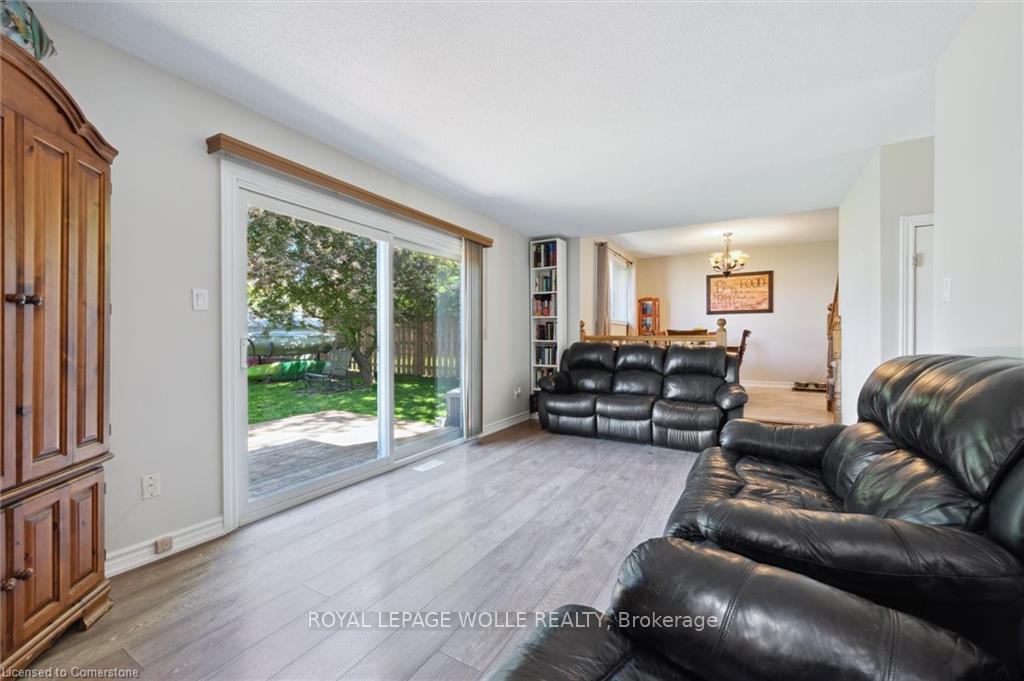 Photo 11 of 31 Driftwood Place, Kitchener — HOMEH