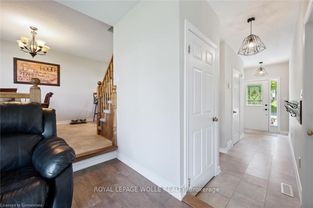 Photo 12 of 31 Driftwood Place, Kitchener — HOMEH