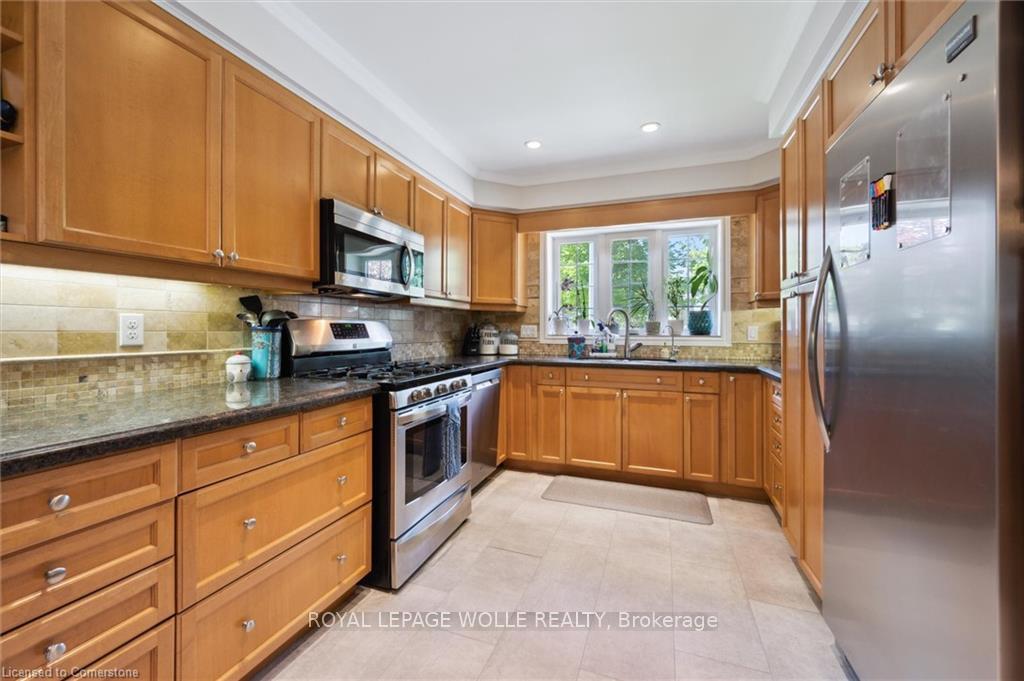 Photo 16 of 31 Driftwood Place, Kitchener — HOMEH