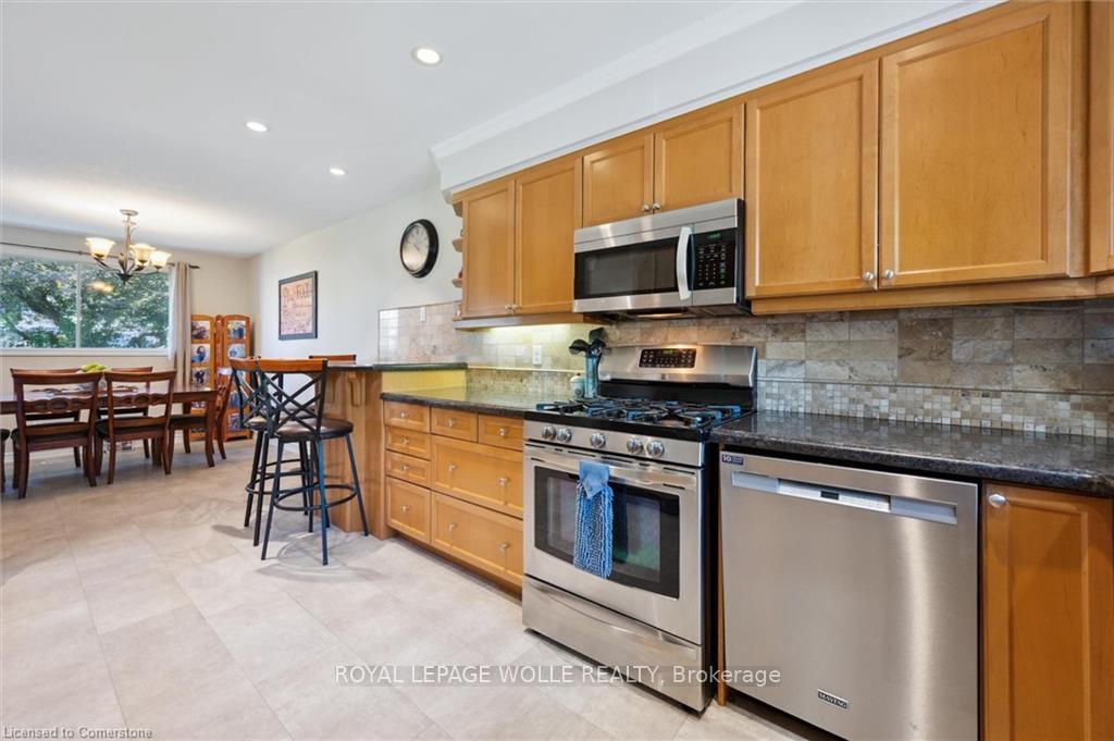 Photo 18 of 31 Driftwood Place, Kitchener — HOMEH