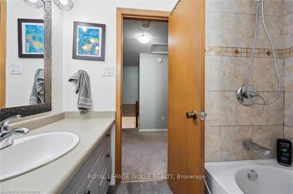 Photo 27 of 31 Driftwood Place, Kitchener — HOMEH
