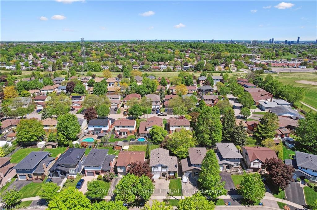 Photo 38 of 31 Driftwood Place, Kitchener — HOMEH