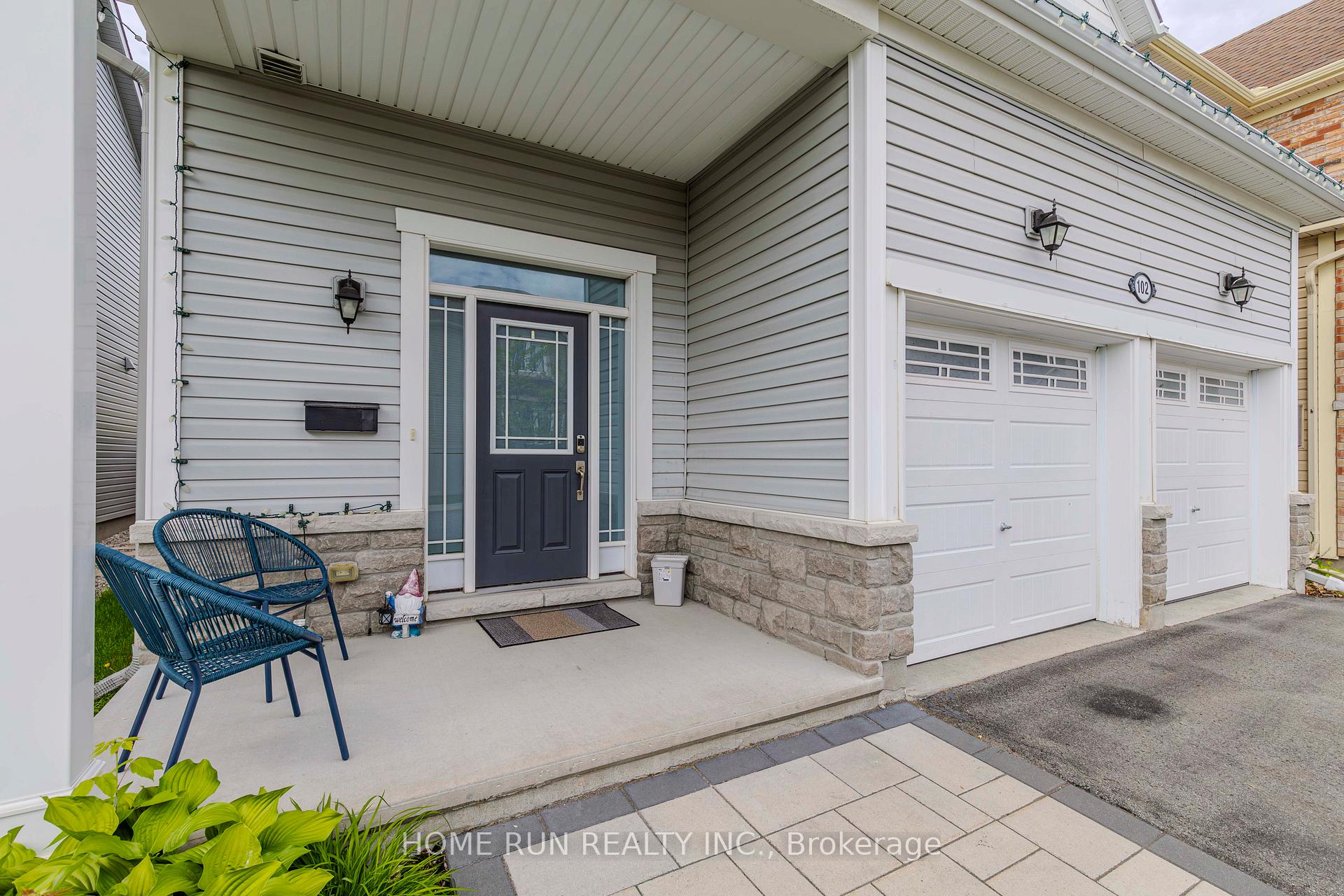 Photo 3 of 102 Asper Trail Circle, Ottawa, Kanata - Emerald Meadows/Trailwest — HOMEH