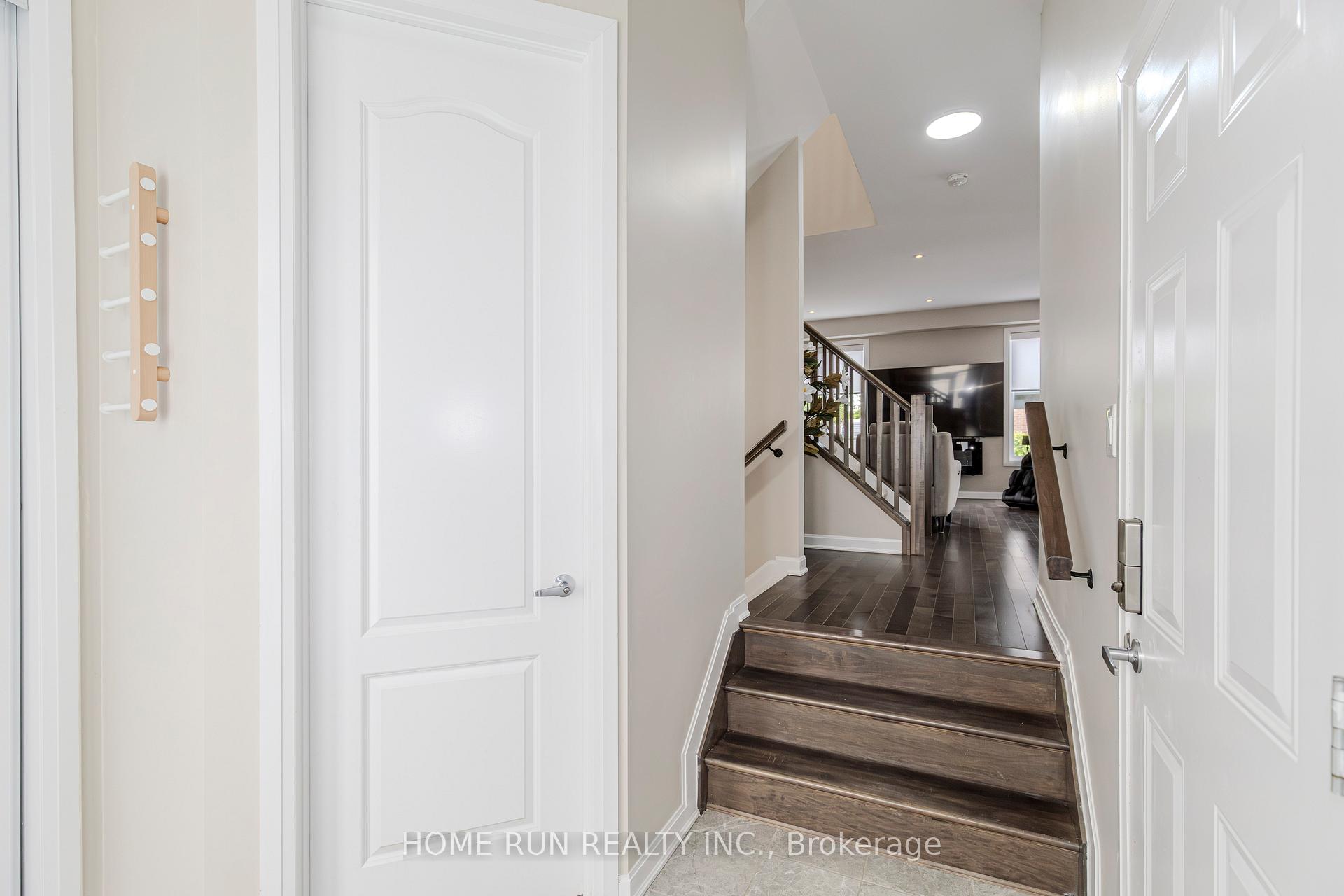 Photo 6 of 102 Asper Trail Circle, Ottawa, Kanata - Emerald Meadows/Trailwest — HOMEH