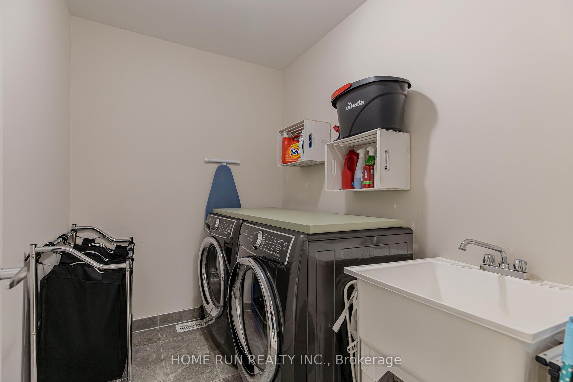 Photo 38 of 102 Asper Trail Circle, Ottawa, Kanata - Emerald Meadows/Trailwest — HOMEH