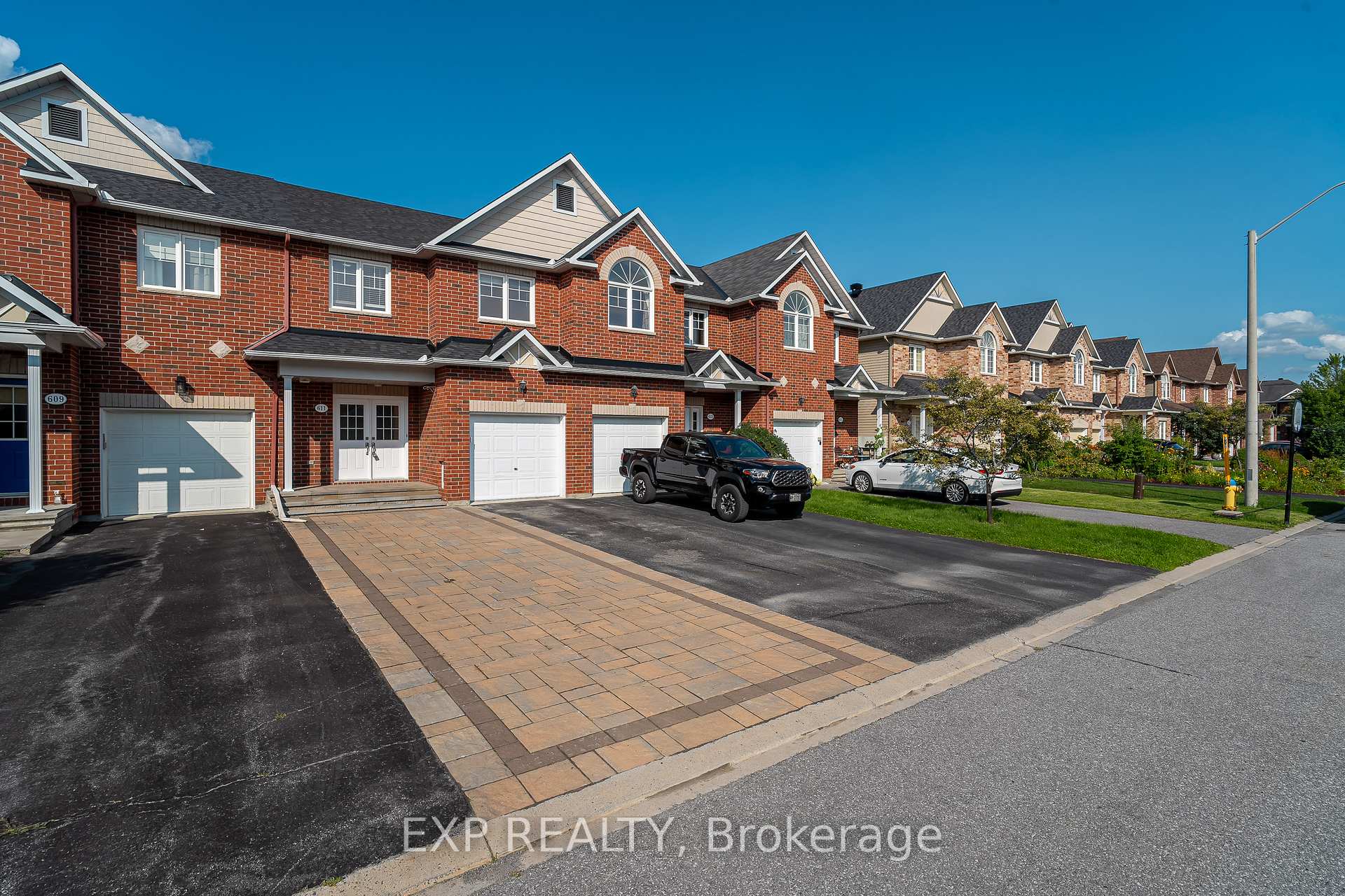 Photo 3 of 611 Braecreek Avenue, Ottawa, Kanata - Morgan's Grant/South March — HOMEH