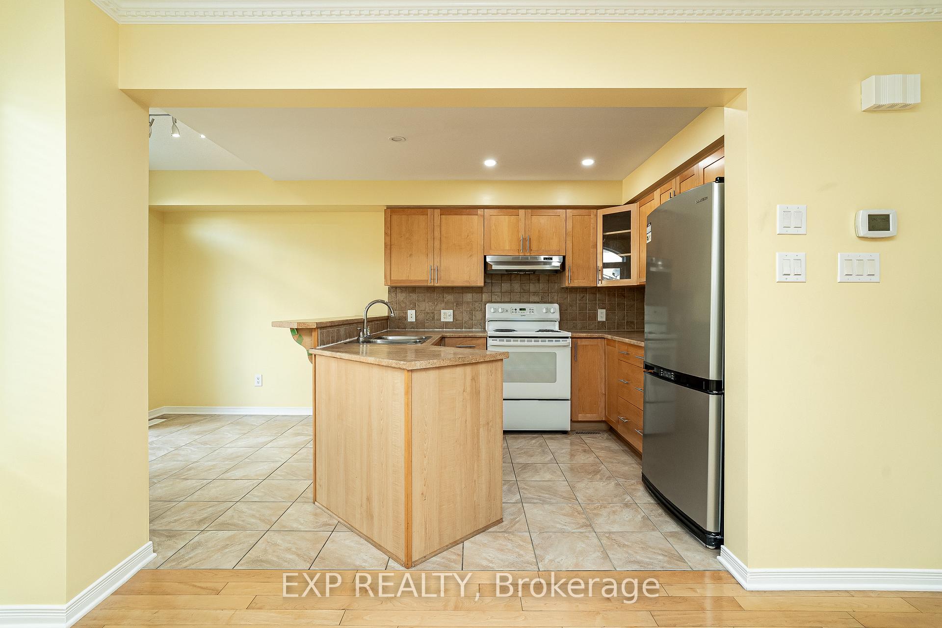 Photo 11 of 611 Braecreek Avenue, Ottawa, Kanata - Morgan's Grant/South March — HOMEH