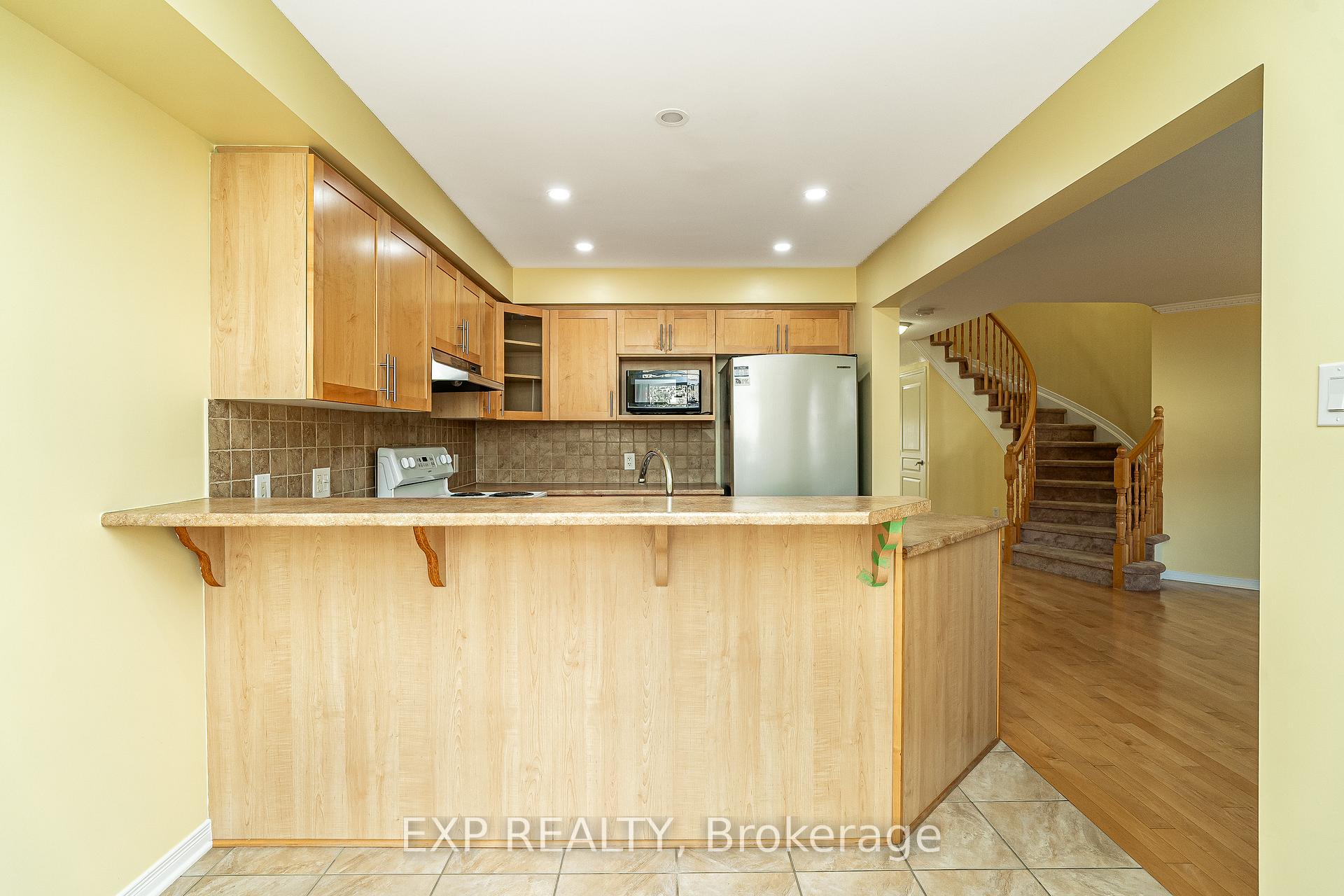 Photo 12 of 611 Braecreek Avenue, Ottawa, Kanata - Morgan's Grant/South March — HOMEH
