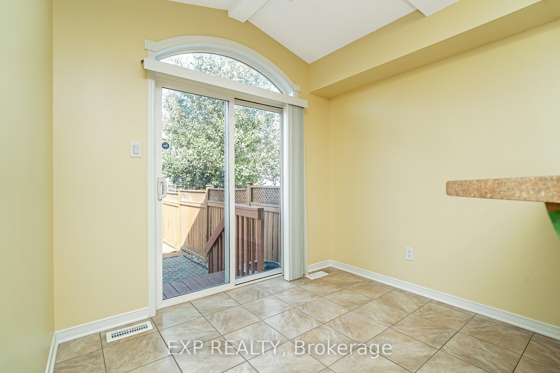 Photo 13 of 611 Braecreek Avenue, Ottawa, Kanata - Morgan's Grant/South March — HOMEH