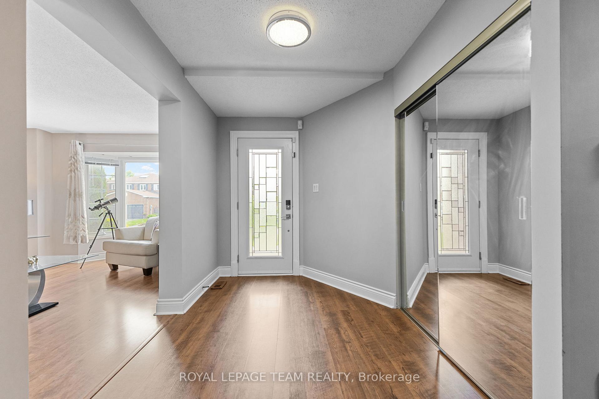 Photo 4 of 81 Chickasaw Crescent, Ottawa, Kanata - Bridlewood — HOMEH