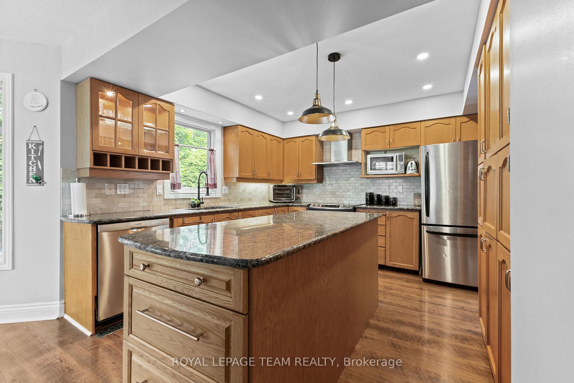 Photo 9 of 81 Chickasaw Crescent, Ottawa, Kanata - Bridlewood — HOMEH