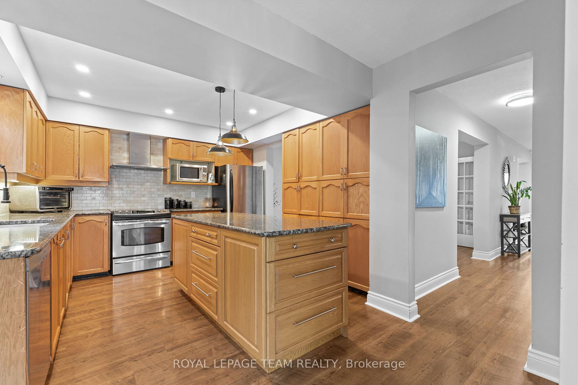 Photo 10 of 81 Chickasaw Crescent, Ottawa, Kanata - Bridlewood — HOMEH