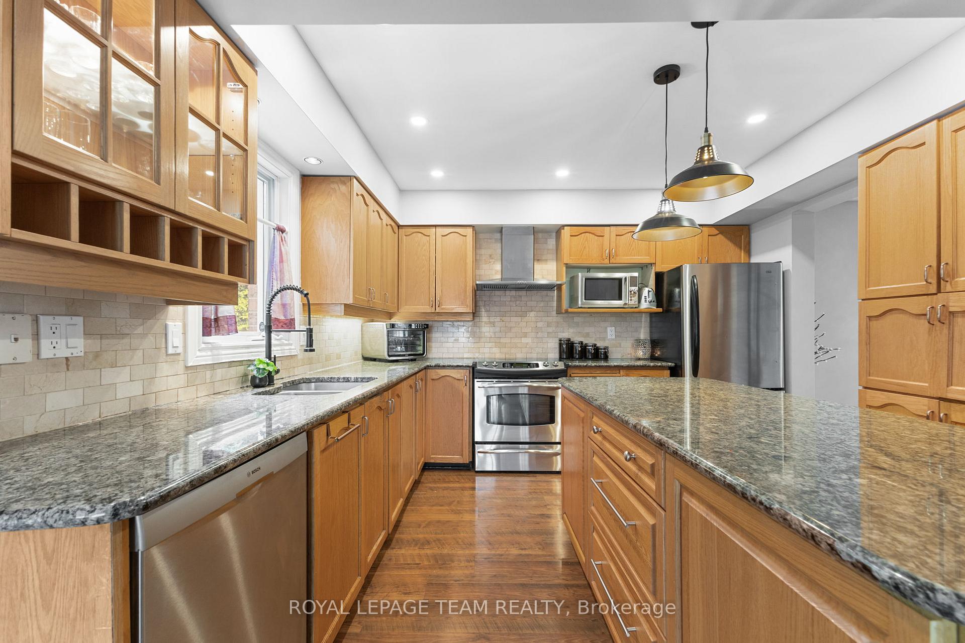 Photo 11 of 81 Chickasaw Crescent, Ottawa, Kanata - Bridlewood — HOMEH