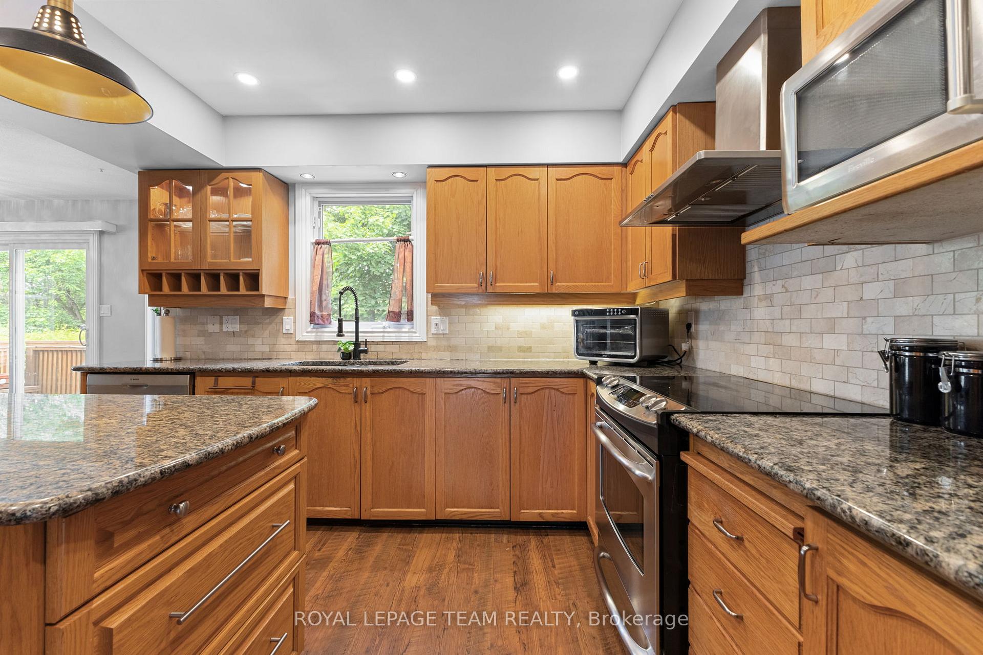 Photo 13 of 81 Chickasaw Crescent, Ottawa, Kanata - Bridlewood — HOMEH