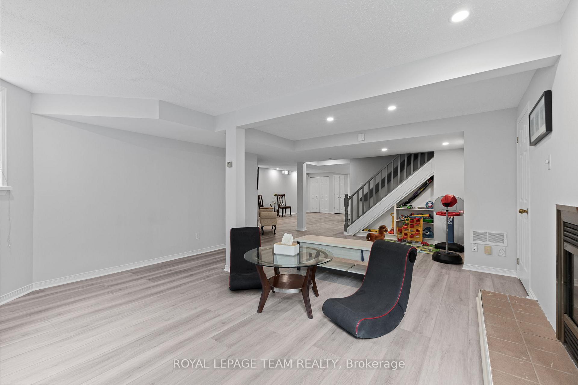 Photo 34 of 81 Chickasaw Crescent, Ottawa, Kanata - Bridlewood — HOMEH