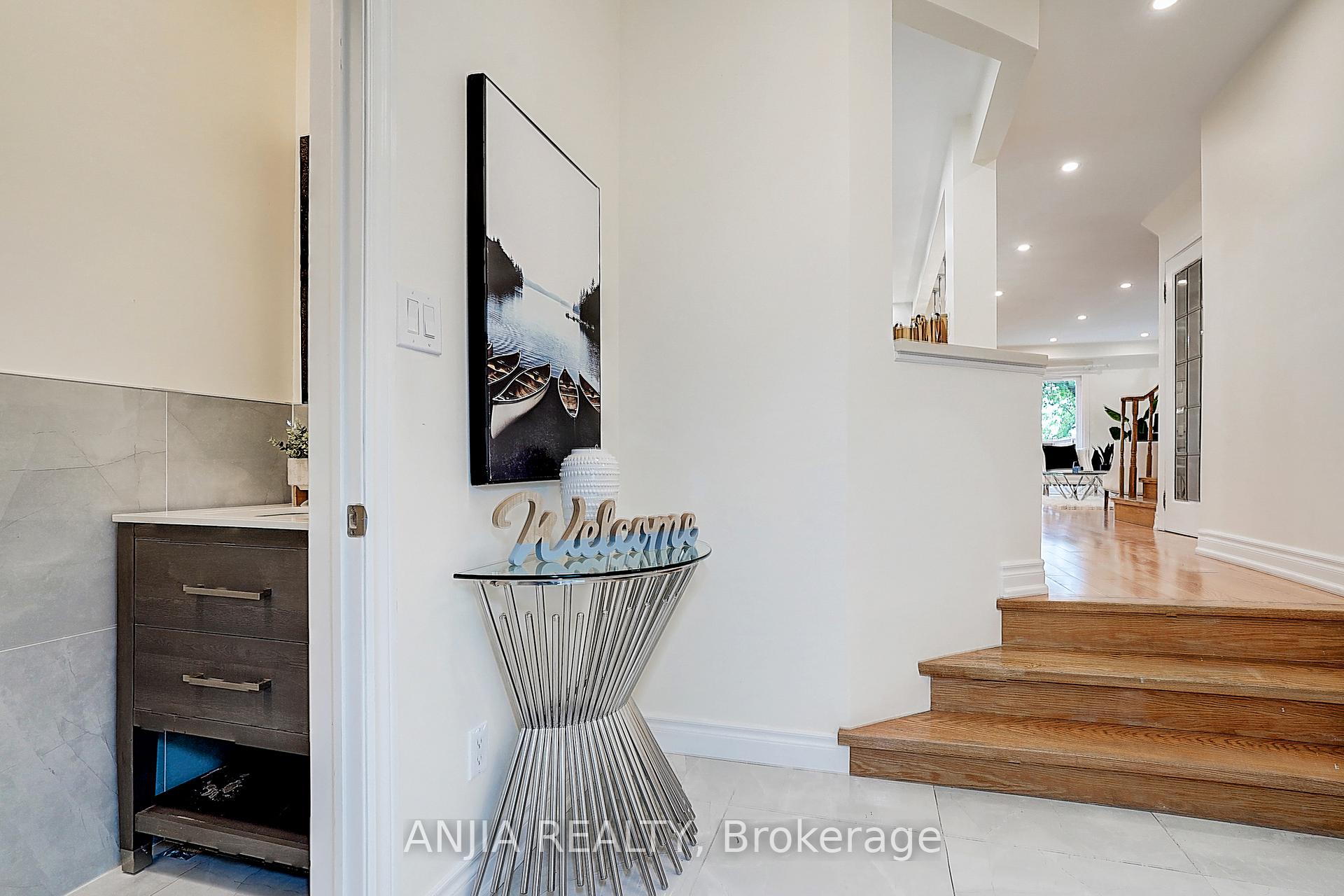 Photo 2 of (Upper Level)40 Foxglove Court, Markham, Unionville — HOMEH