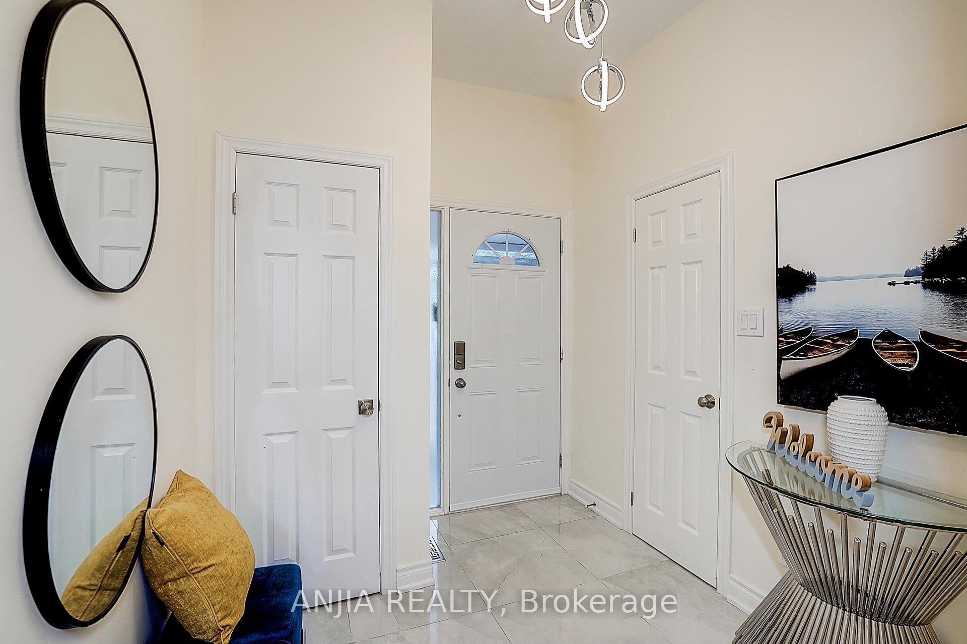 Photo 3 of (Upper Level)40 Foxglove Court, Markham, Unionville — HOMEH