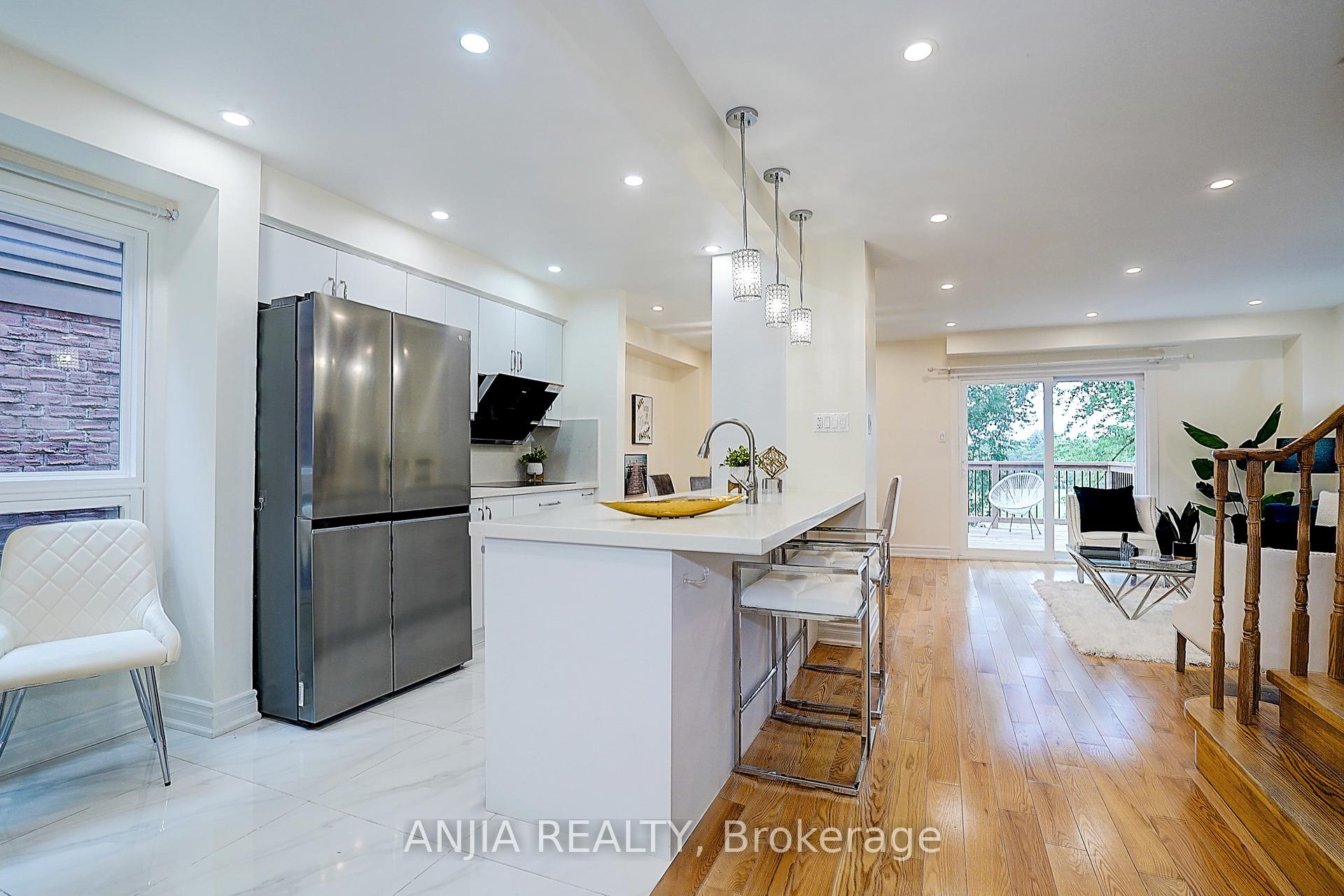 Photo 4 of (Upper Level)40 Foxglove Court, Markham, Unionville — HOMEH