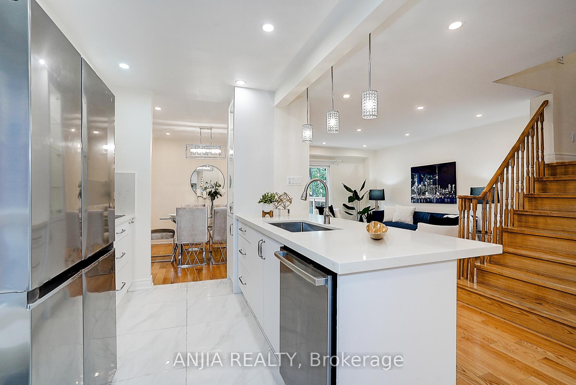 Photo 5 of (Upper Level)40 Foxglove Court, Markham, Unionville — HOMEH