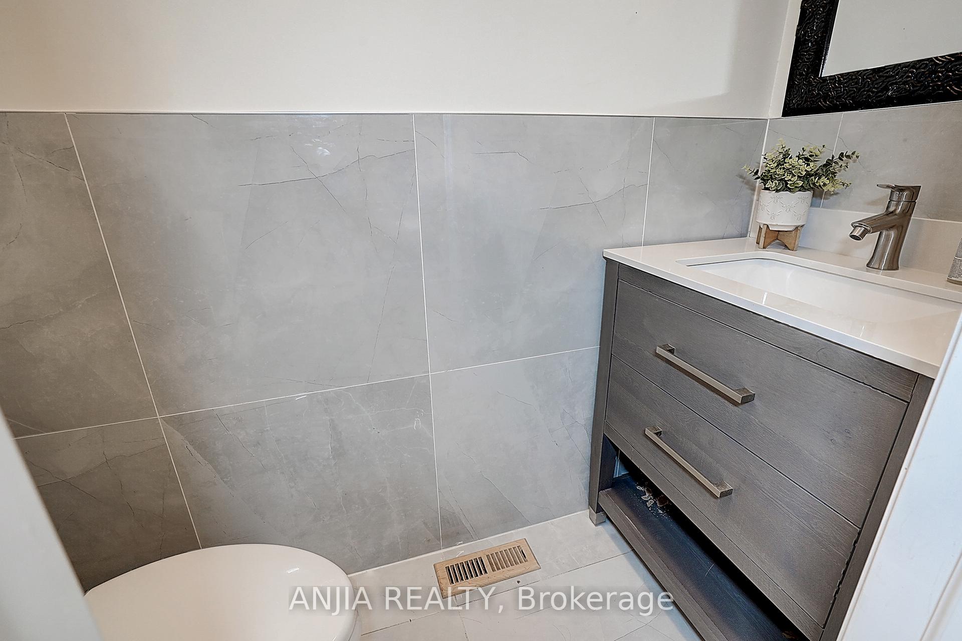 Photo 15 of (Upper Level)40 Foxglove Court, Markham, Unionville — HOMEH