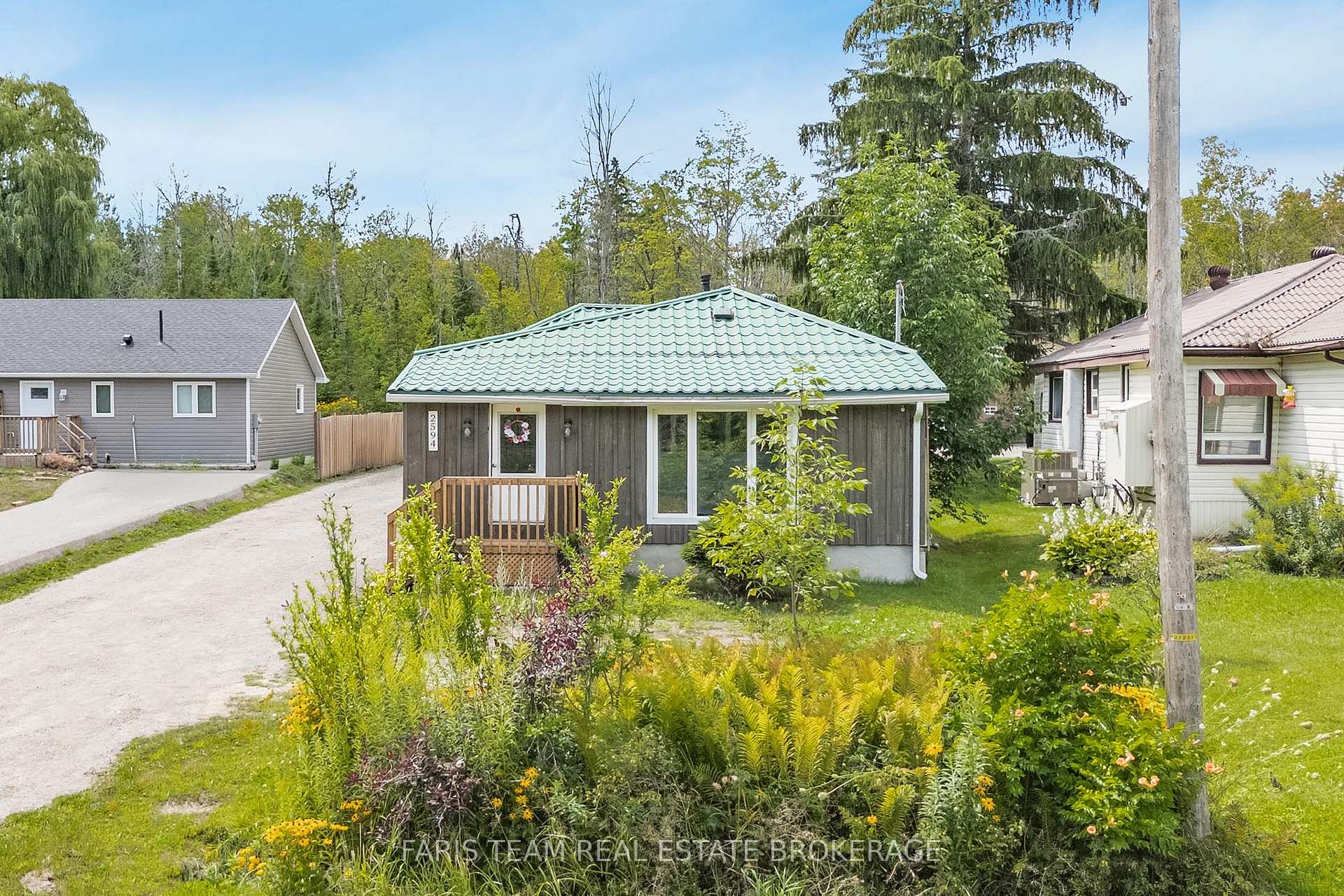 Photo 2 of 2594 25th Side Road, Innisfil, Rural Innisfil — HOMEH