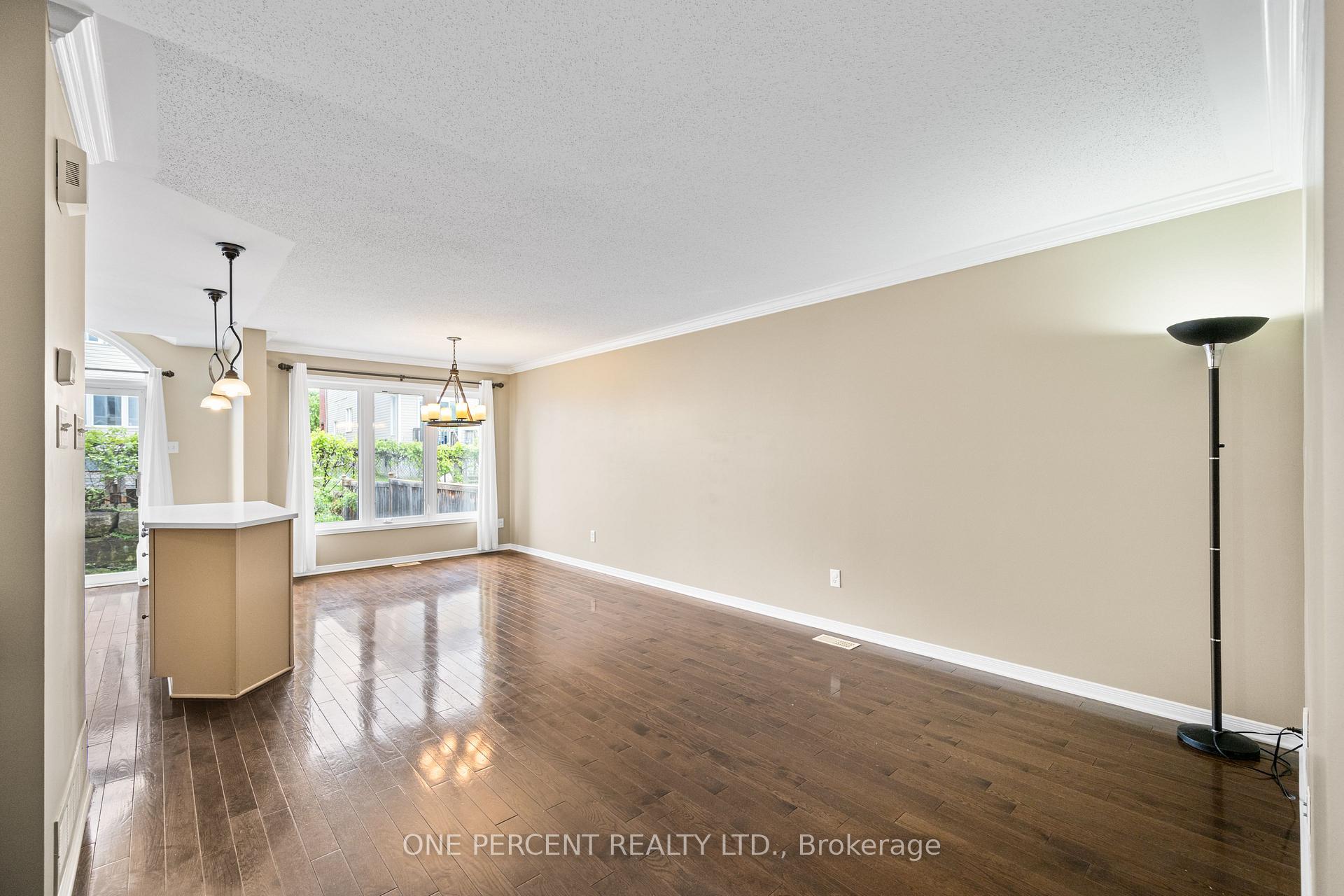 Photo 5 of 409 Breckenridge Crescent, Ottawa, Kanata - Morgan's Grant/South March — HOMEH
