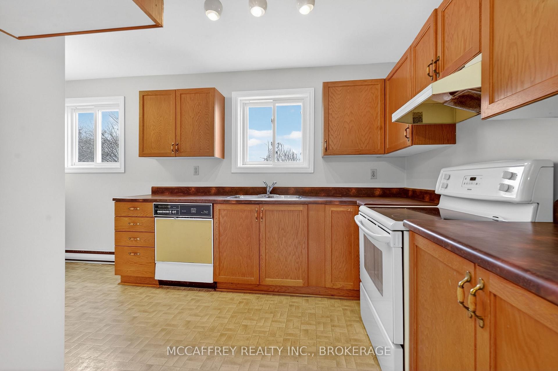 Photo 15 of 209 Guthrie Drive, Kingston, Rideau — HOMEH