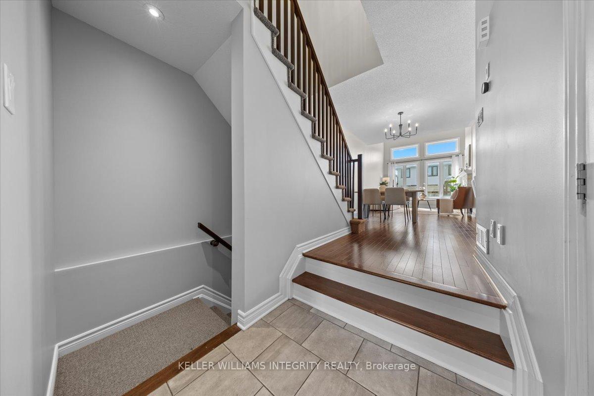 Photo 5 of 317 Livery Street, Ottawa, Kanata - Emerald Meadows/Trailwest — HOMEH