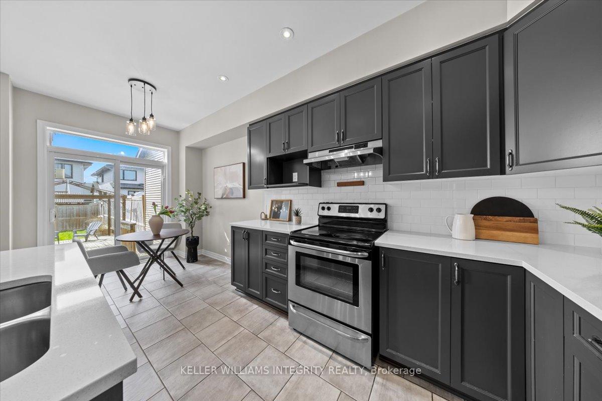 Photo 12 of 317 Livery Street, Ottawa, Kanata - Emerald Meadows/Trailwest — HOMEH
