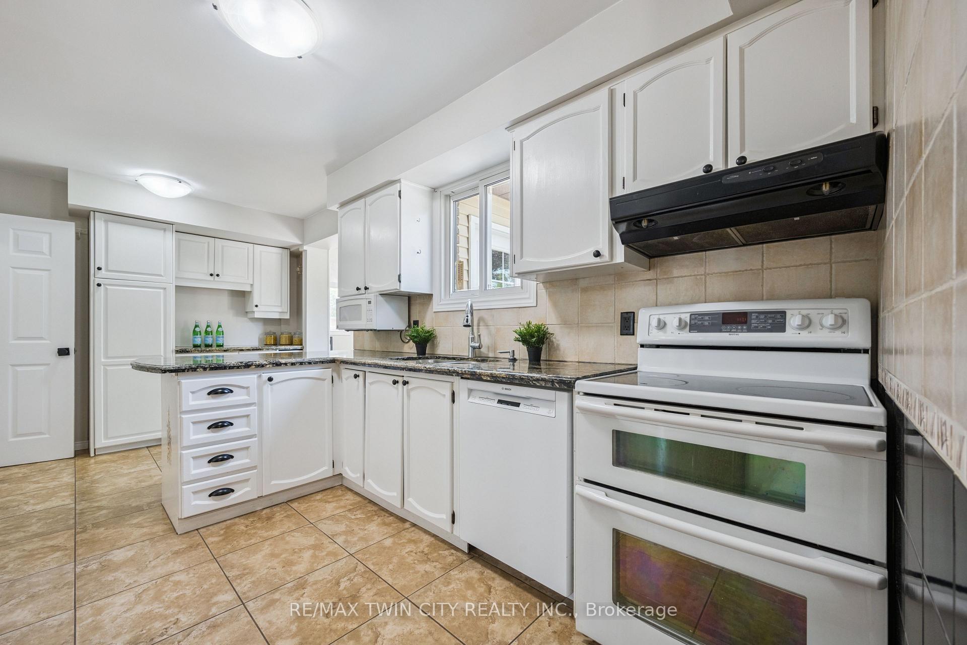 Photo 10 of 136 St Jerome Crescent, Kitchener — HOMEH