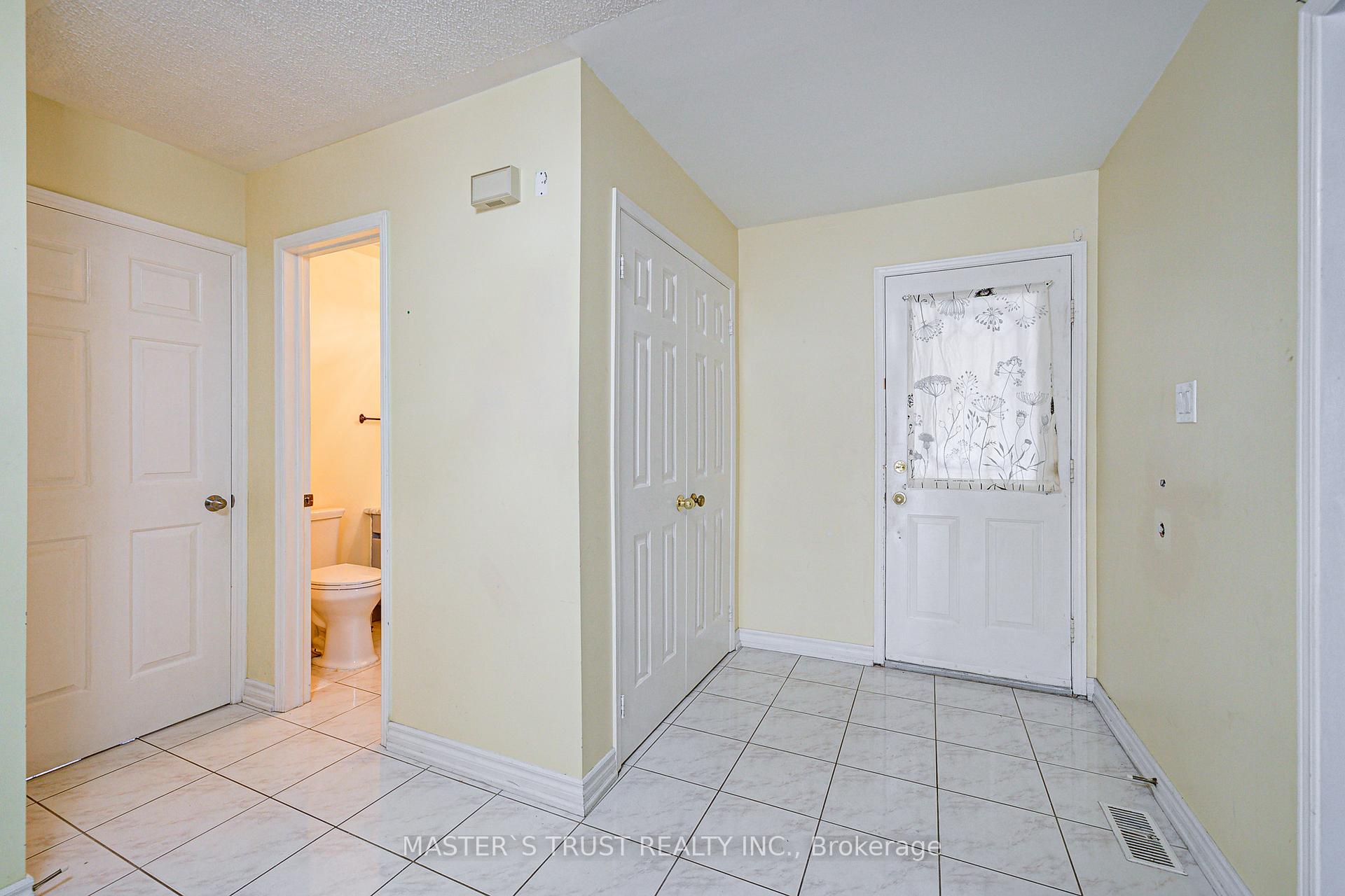Photo 6 of 24 Queensgate Court, Markham, Unionville — HOMEH